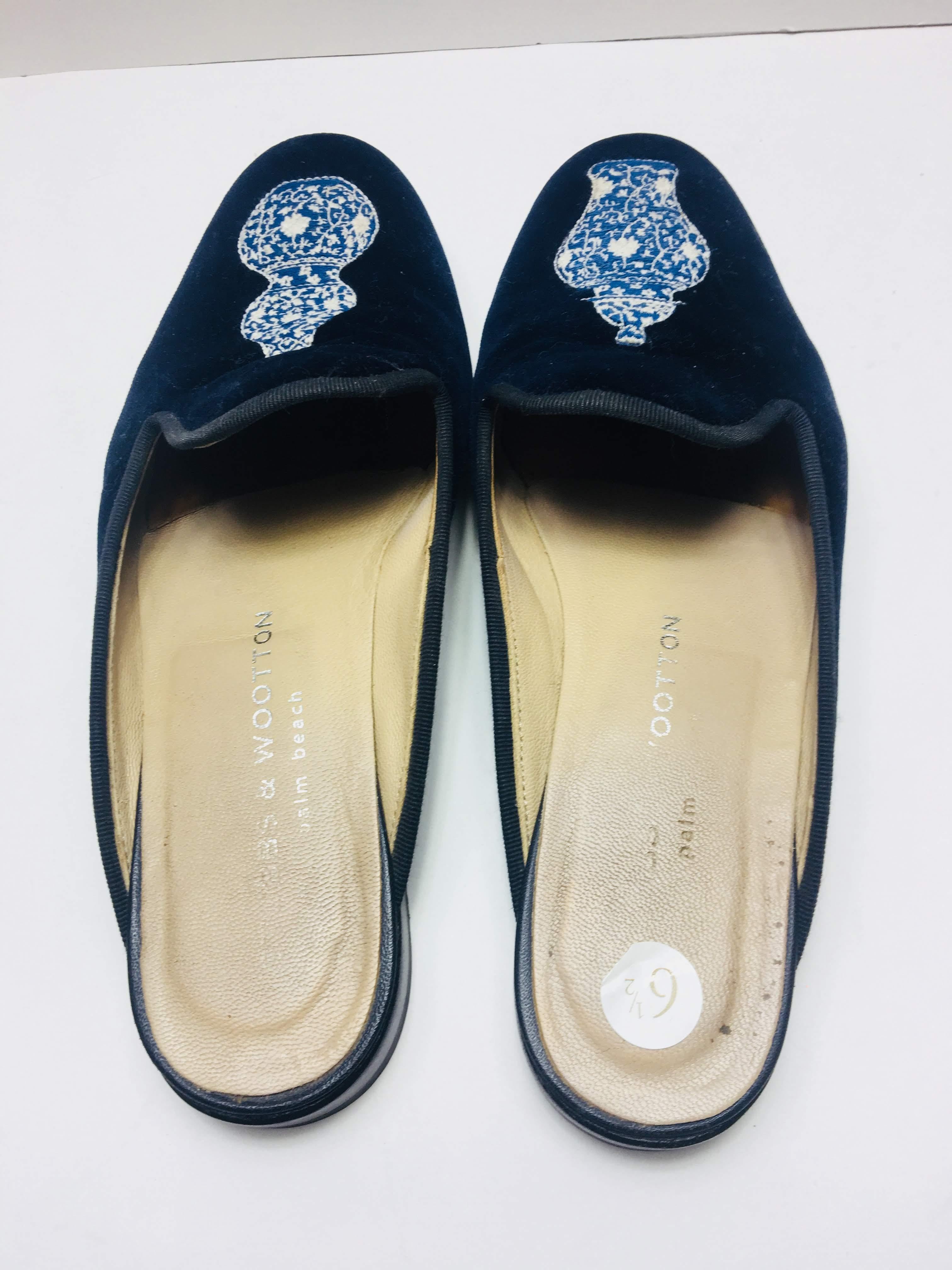 Stubbs & Wootton Embroidered Mule In Good Condition In Bridgehampton, NY