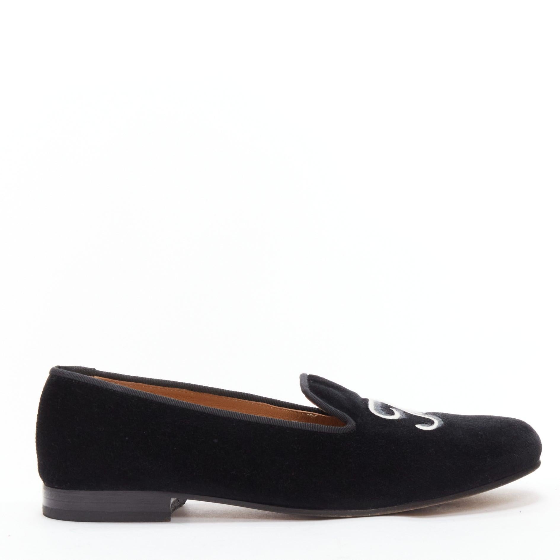 STUBBS WOOTTON The End embroidery black velvet loafer smoking slippers US9 EU42
Reference: JSLE/A00097
Brand: Stubbs Wootton
Model: The End
Material: Velvet, Leather
Color: Black, White
Pattern: Solid
Closure: Slip On
Lining: Nude Leather
Made in: