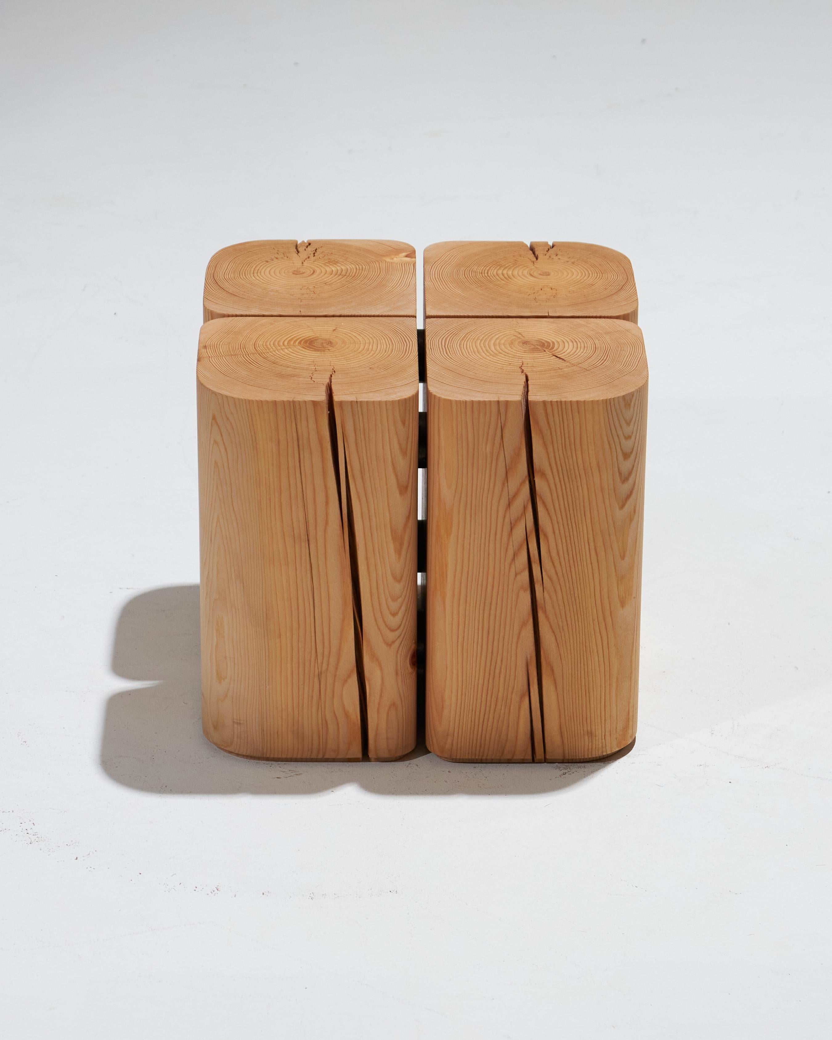 XXIe siècle et contemporain Table d'appoint Stubby Timbre en vente
