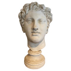 Cabeza de estuco de una figura romana