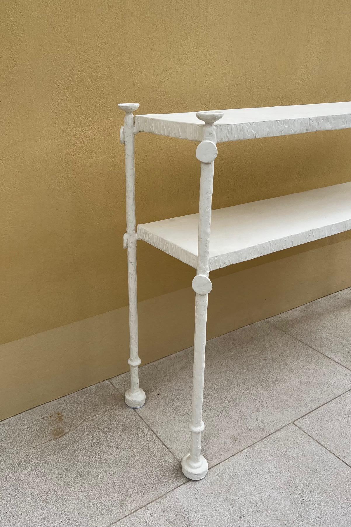 Console en plâtre clouté dans le style de  Giacometti. Neuf - En vente à Paris, Ile-de-France