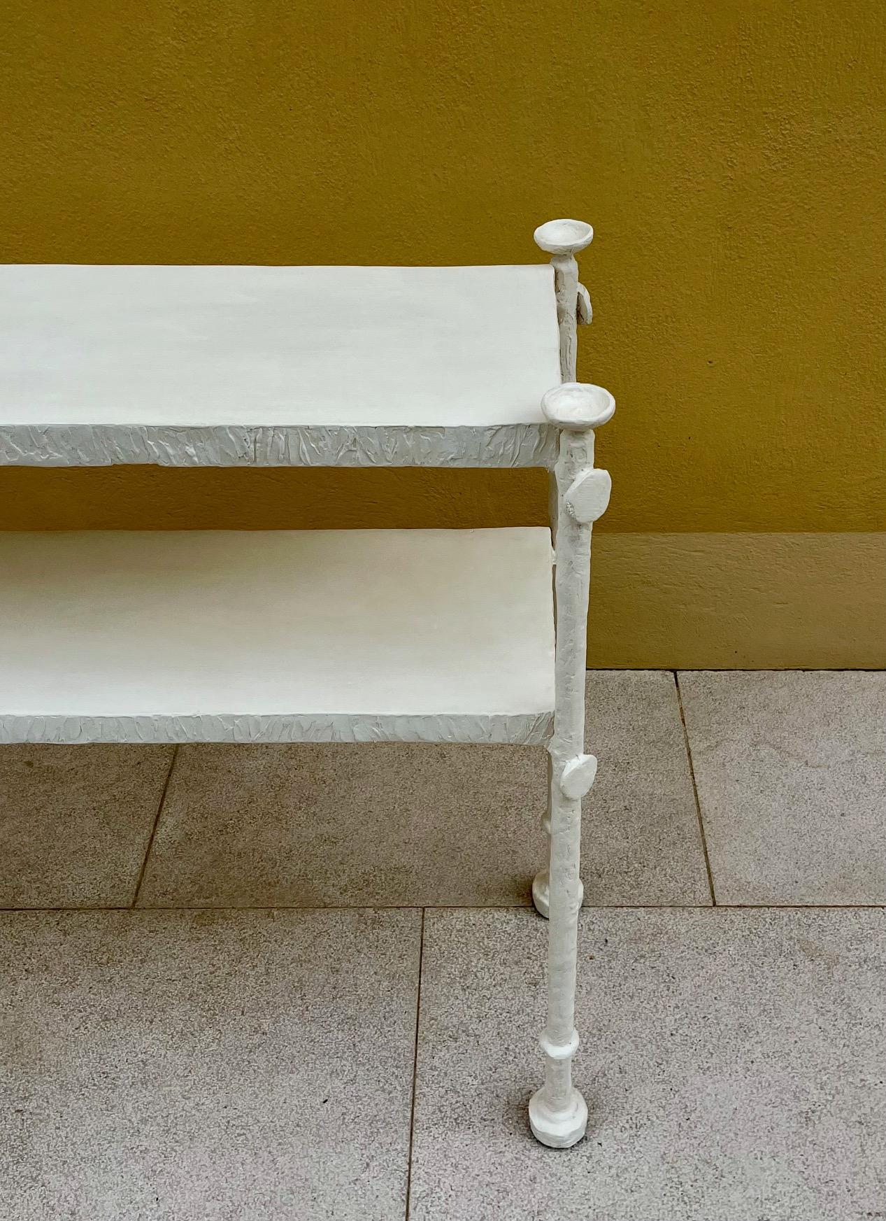 XXIe siècle et contemporain Console en plâtre clouté dans le style de  Giacometti. en vente