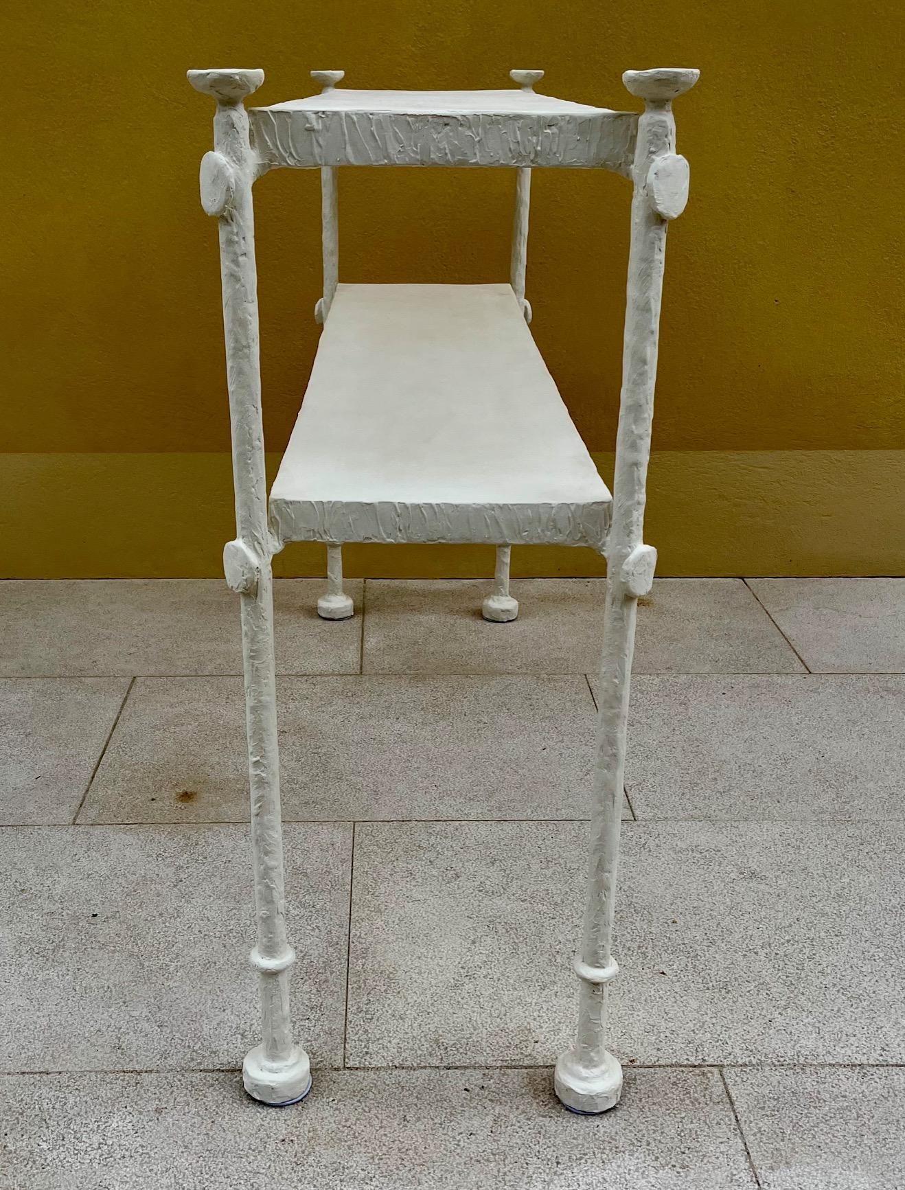 Console en plâtre clouté dans le style de  Giacometti. en vente 2