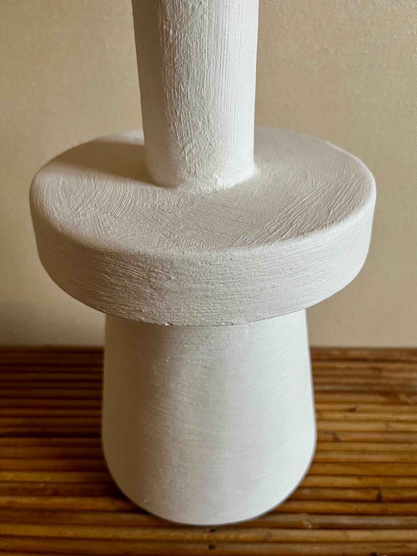 Stuccoed plaster table lamps with straw shade For Sale 2