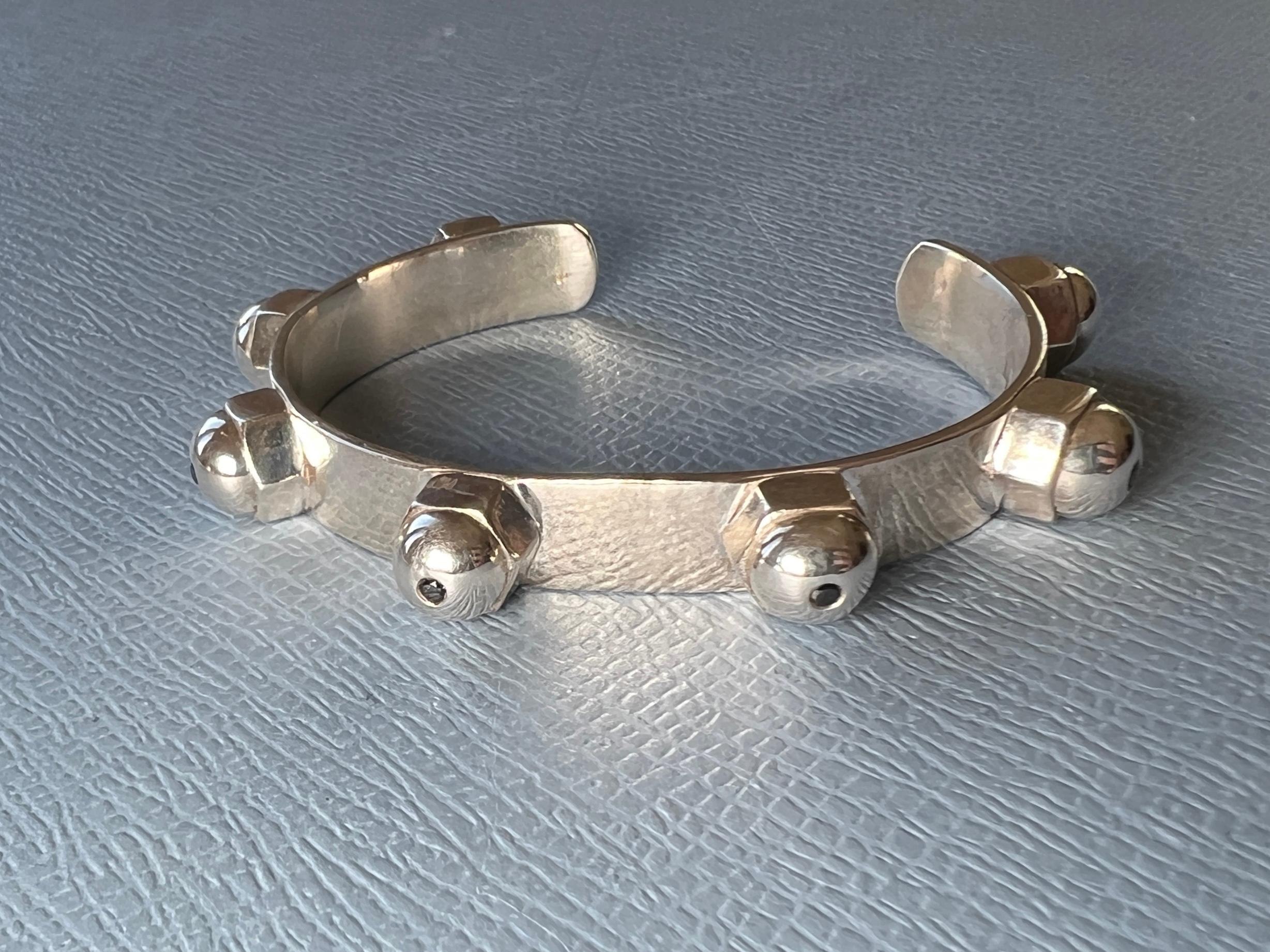 Taglio singolo Bracciale con borchia in argento con gemme arcobaleno Chakra Diamante in vendita