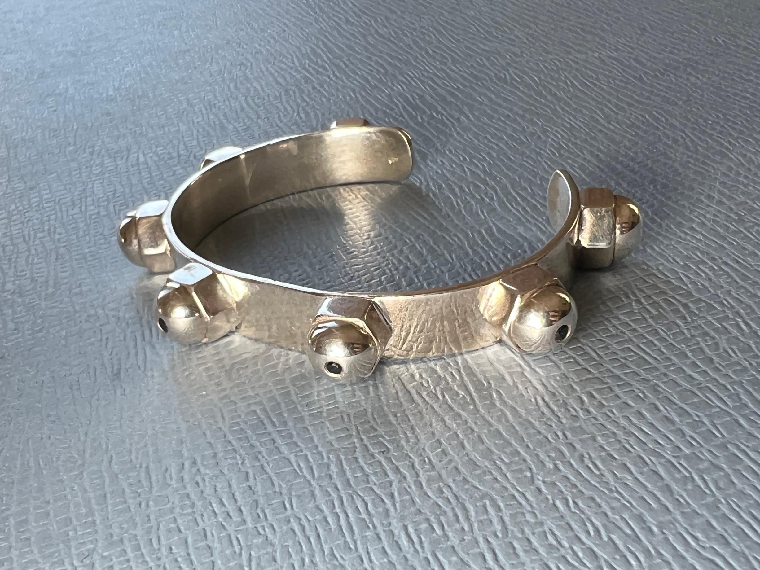 Bracciale con borchia in argento con gemme arcobaleno Chakra Diamante In condizioni Nuovo in vendita a Los Angeles, CA