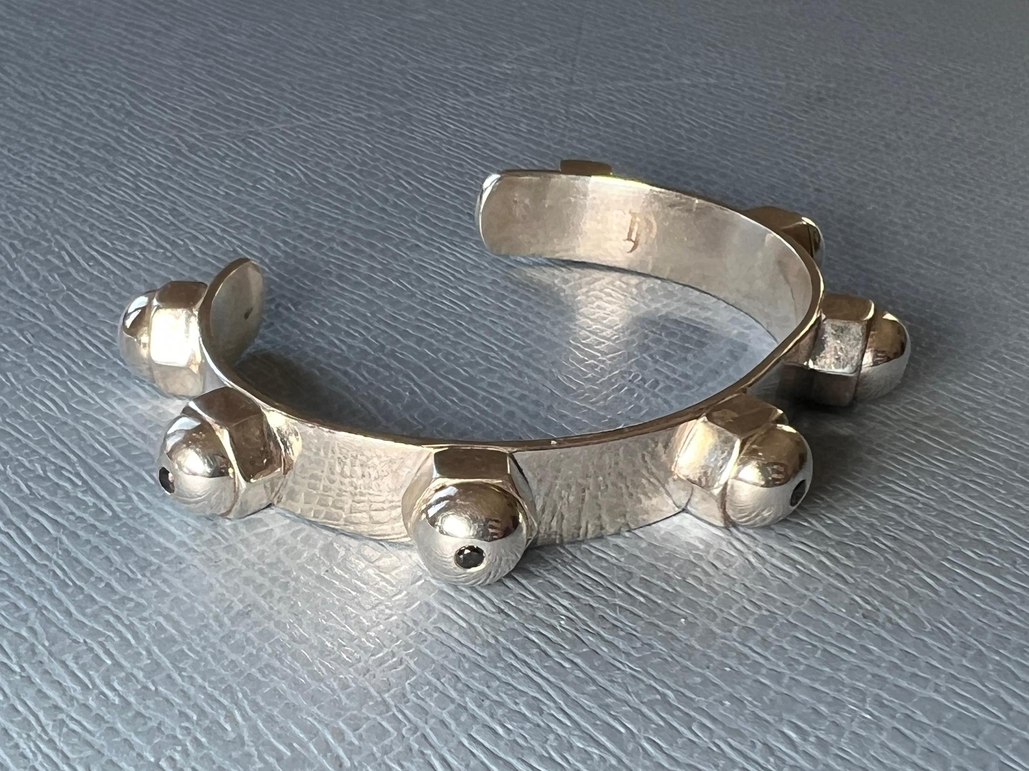 Bracciale con borchia in argento con gemme arcobaleno Chakra Diamante in vendita 3