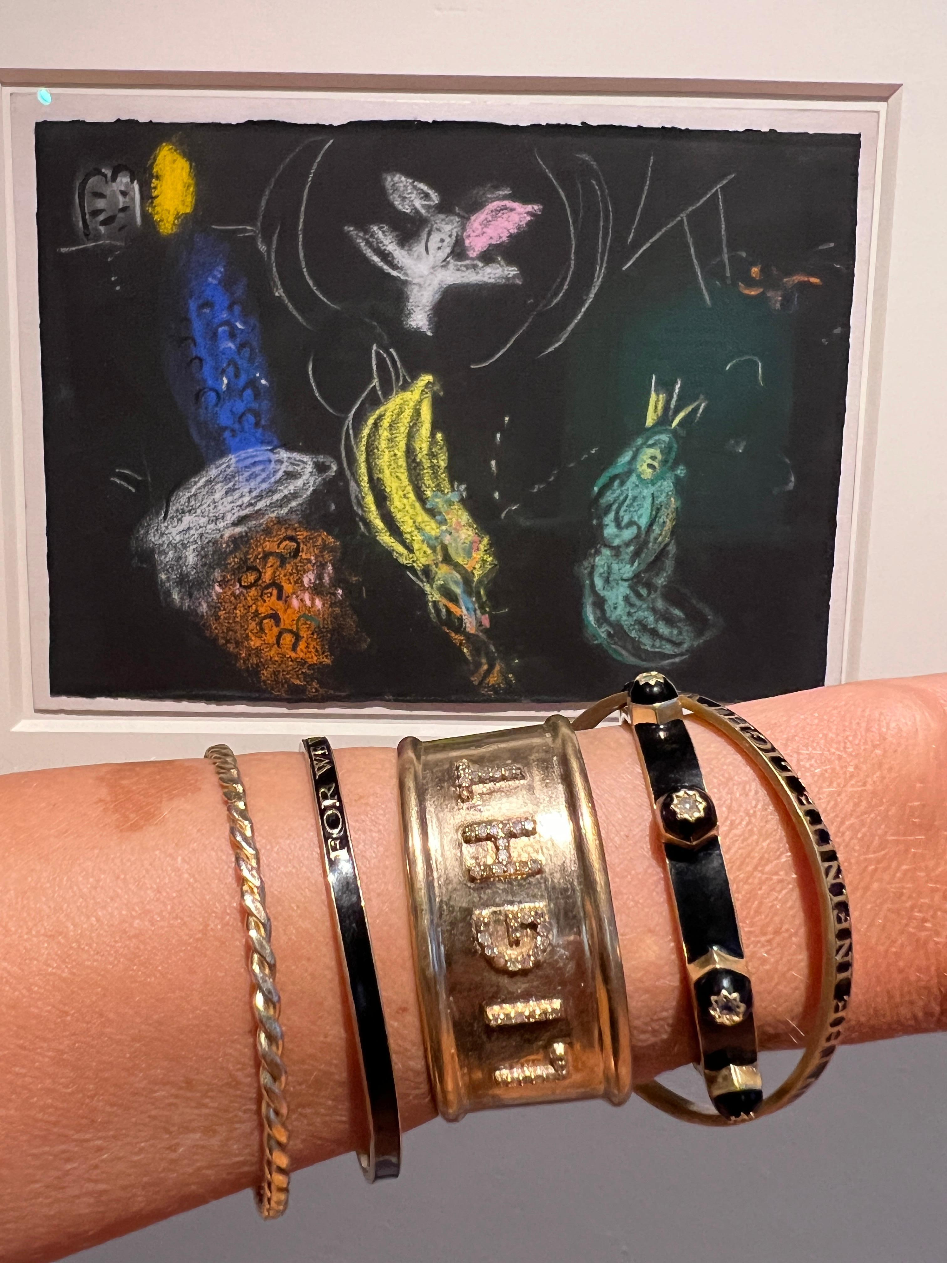 Schwarzes Emaille Chakra-Manschettenarmband Rubin Smaragd Saphir Diamant Goldplatte (Viktorianisch) im Angebot