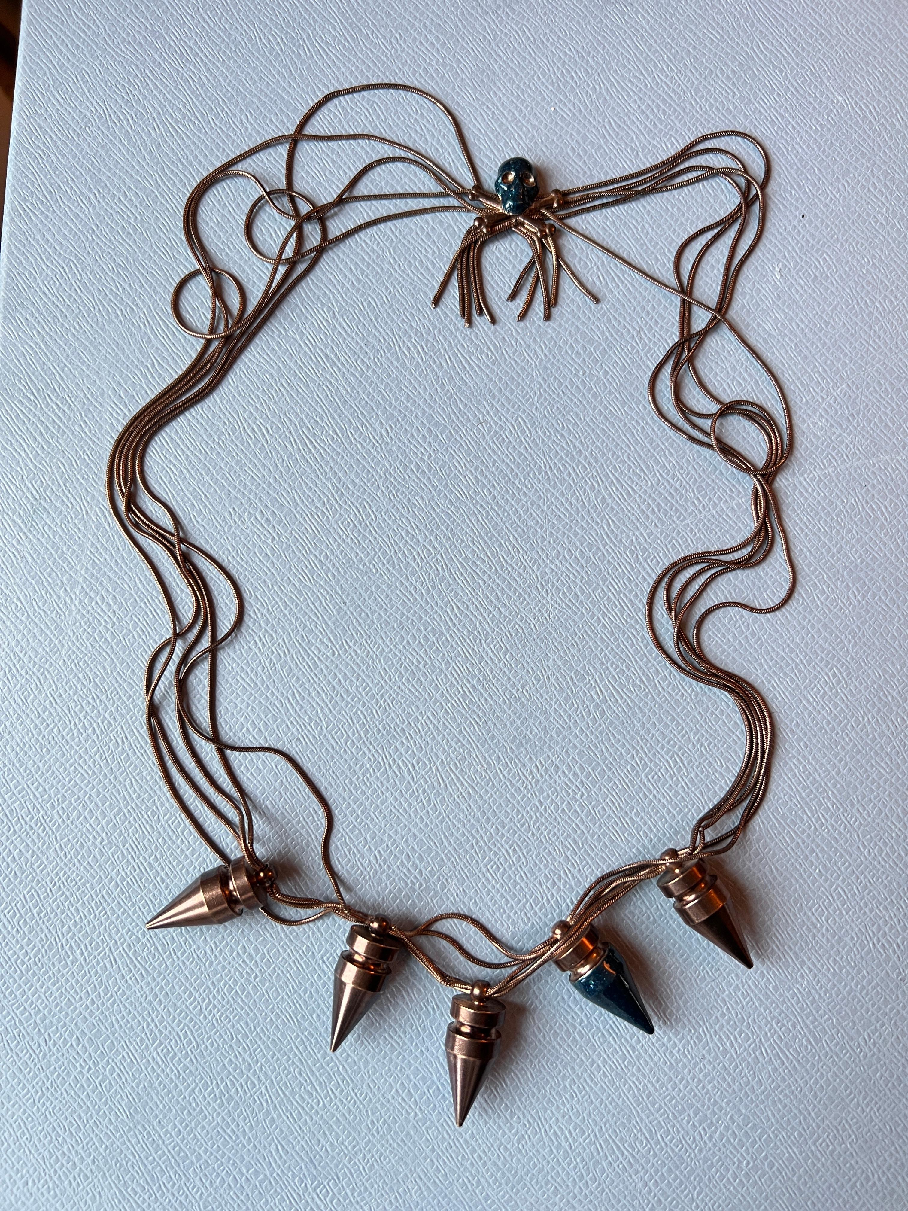 Collana a catena con teschio smalto blu e oro rosa in vendita 3