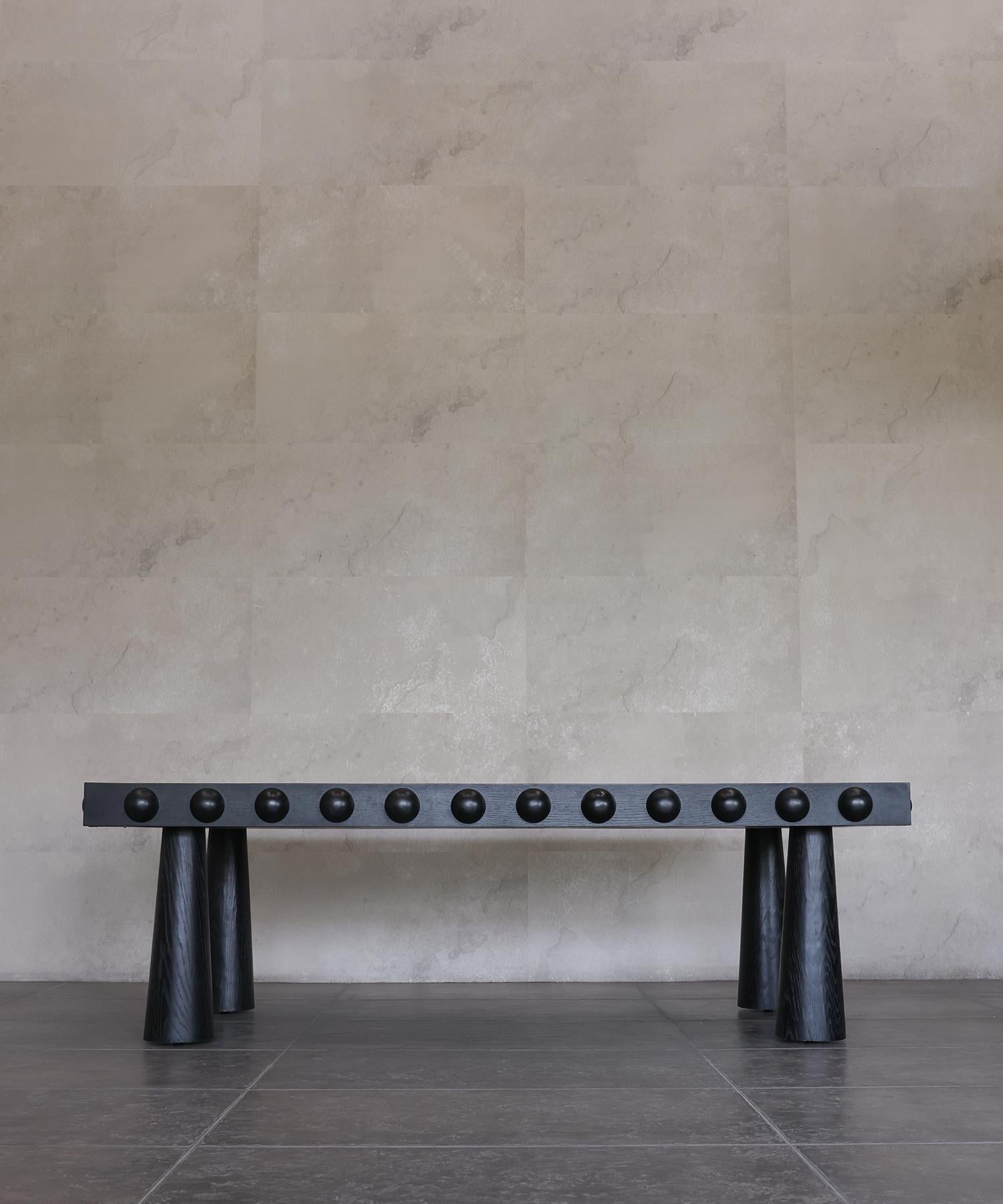Moderne TABLE À MANGERUD - Chêne Ébène de SHO MODERN en vente