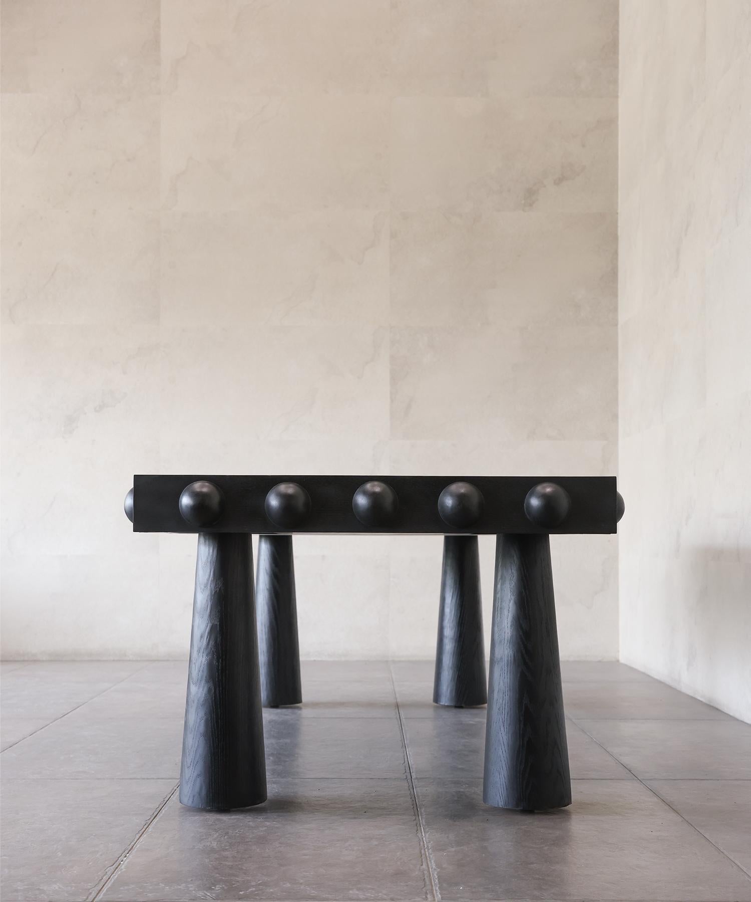 TABLE À MANGERUD - Chêne Ébène de SHO MODERN Neuf - En vente à Laguna Niguel, CA