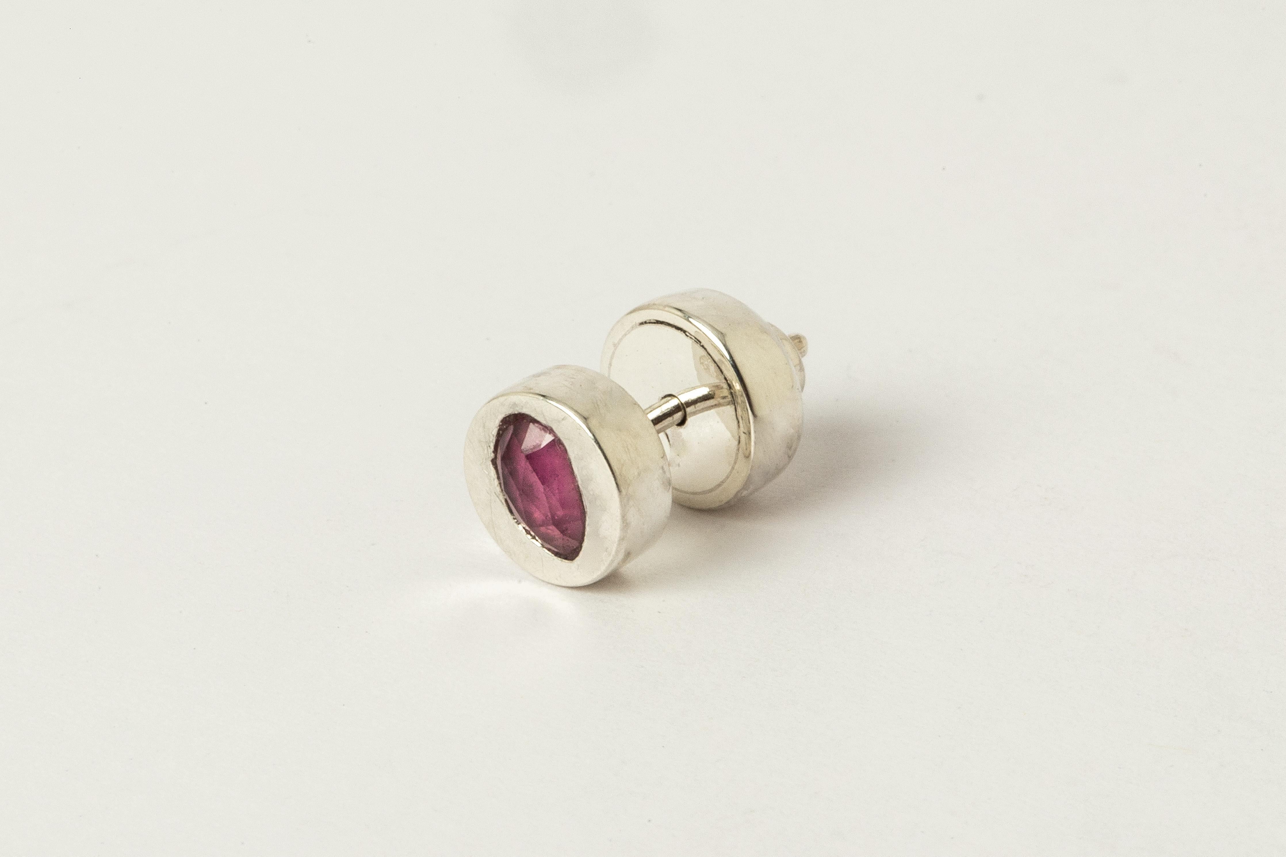 Stud earring in sterling silver and a slab of rough ruby (faceted). This item is made with a naturally occurring element and will vary from the photograph you see. Each piece is unique and this is what makes it special.
Sold as a single piece.