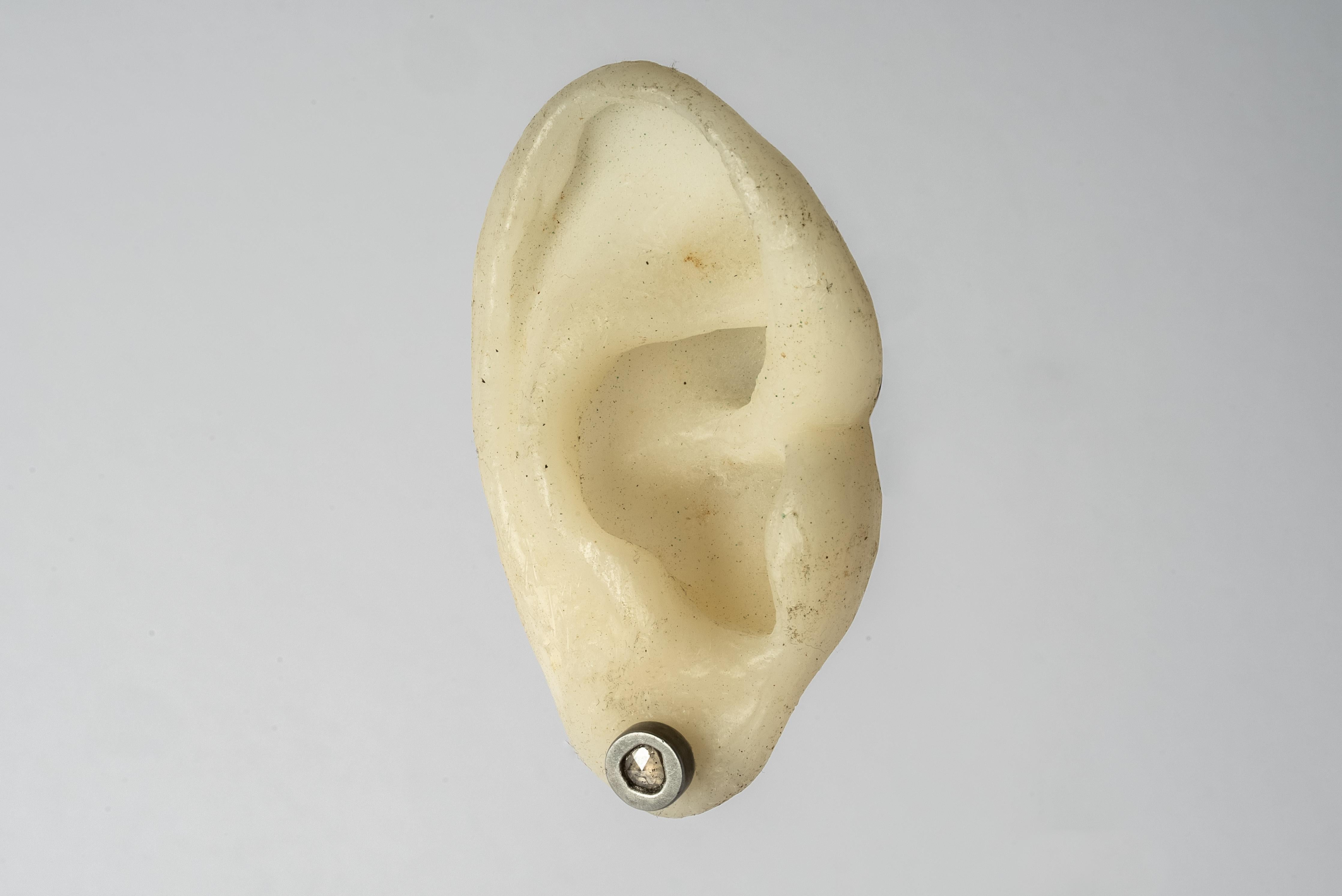 Women's or Men's Stud Earring (0.2 CT, Tiny Faceted Diamond Slab, DA+FCDIA) For Sale