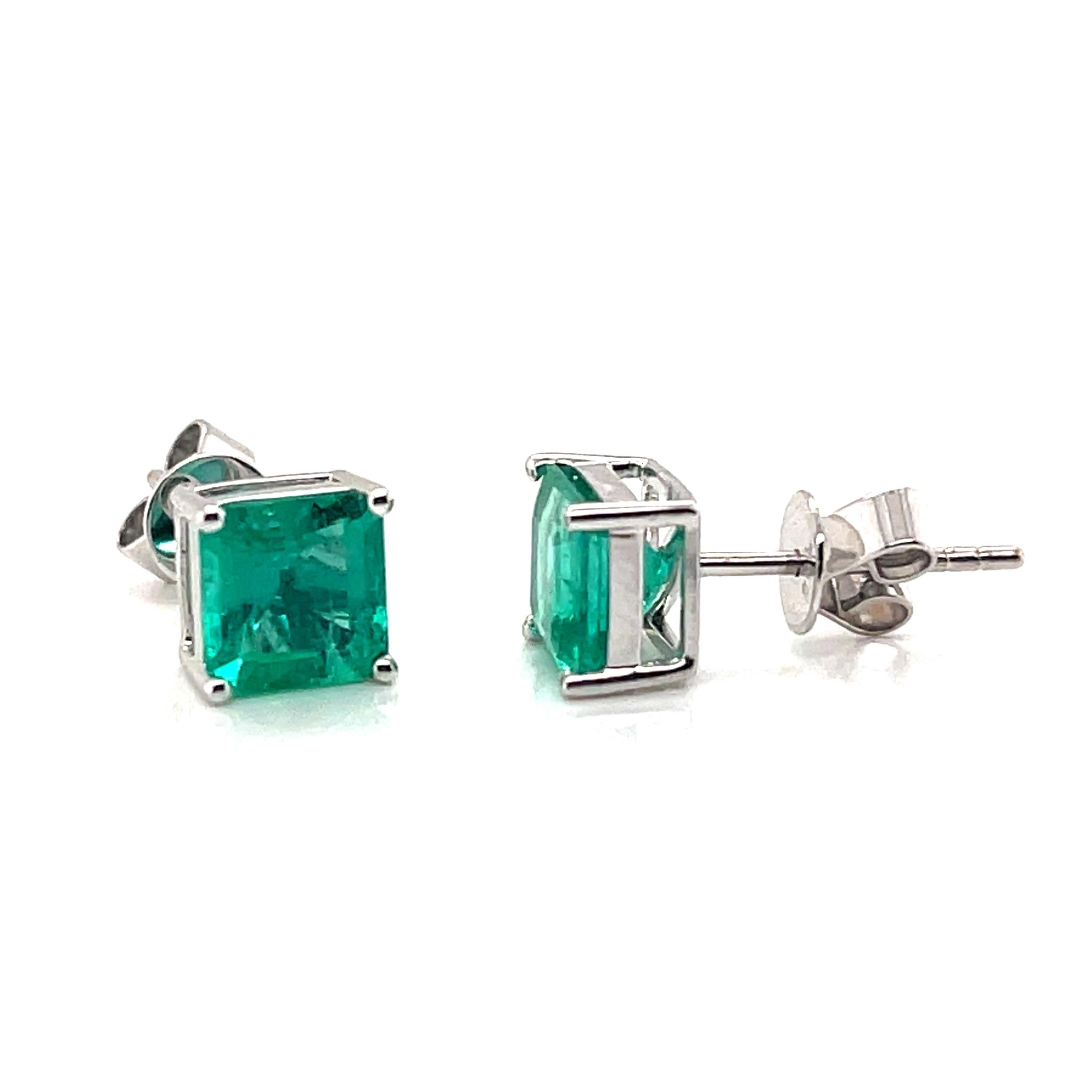 Contemporary GIA 18 Karat White Gold Colombian Emerald Diamond Stud Earrings  For Sale