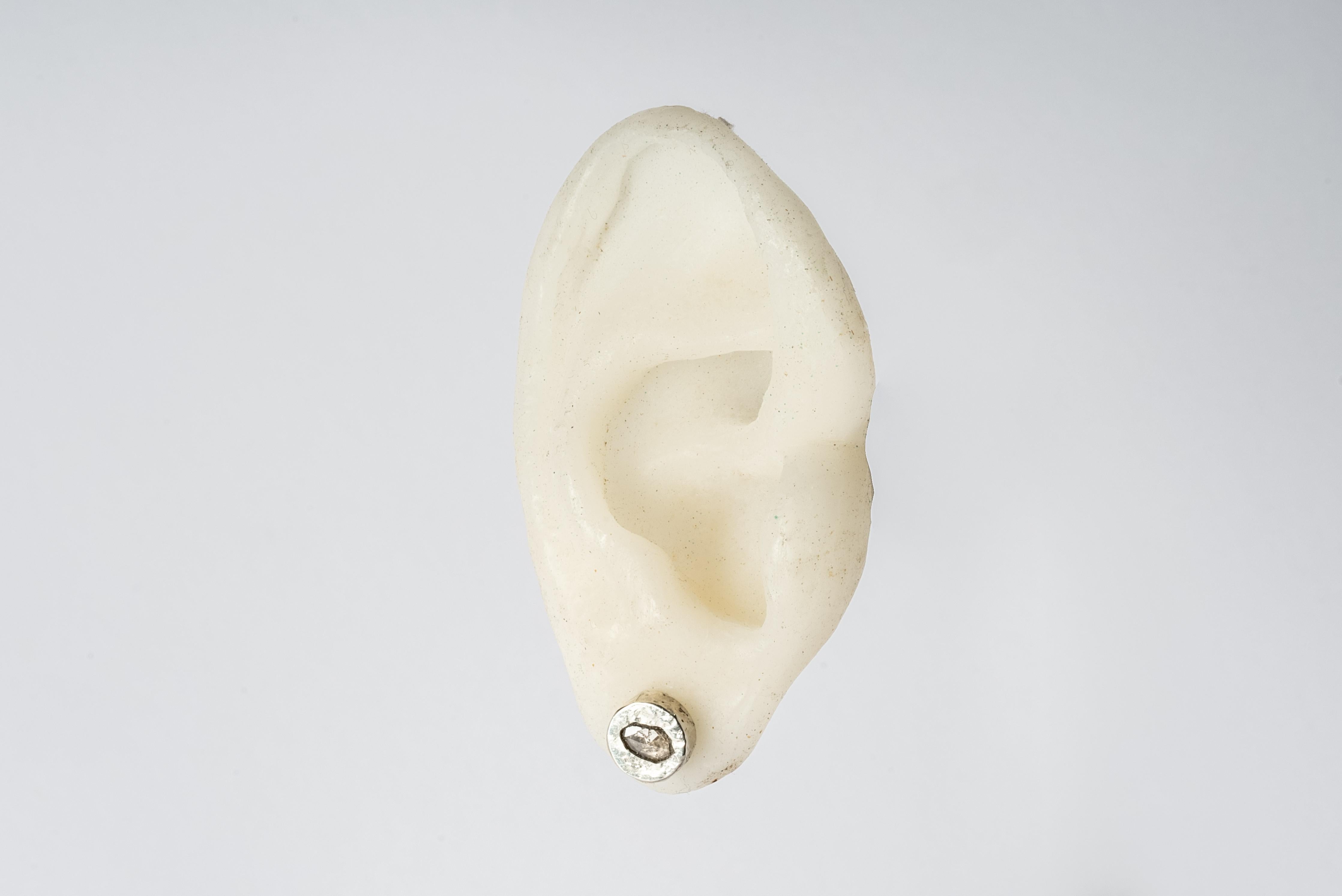 Women's or Men's Stud Earring (Fuse, 0.2 CT, Tiny Faceted Diamond Slab, DA10KW+FCDIA) For Sale