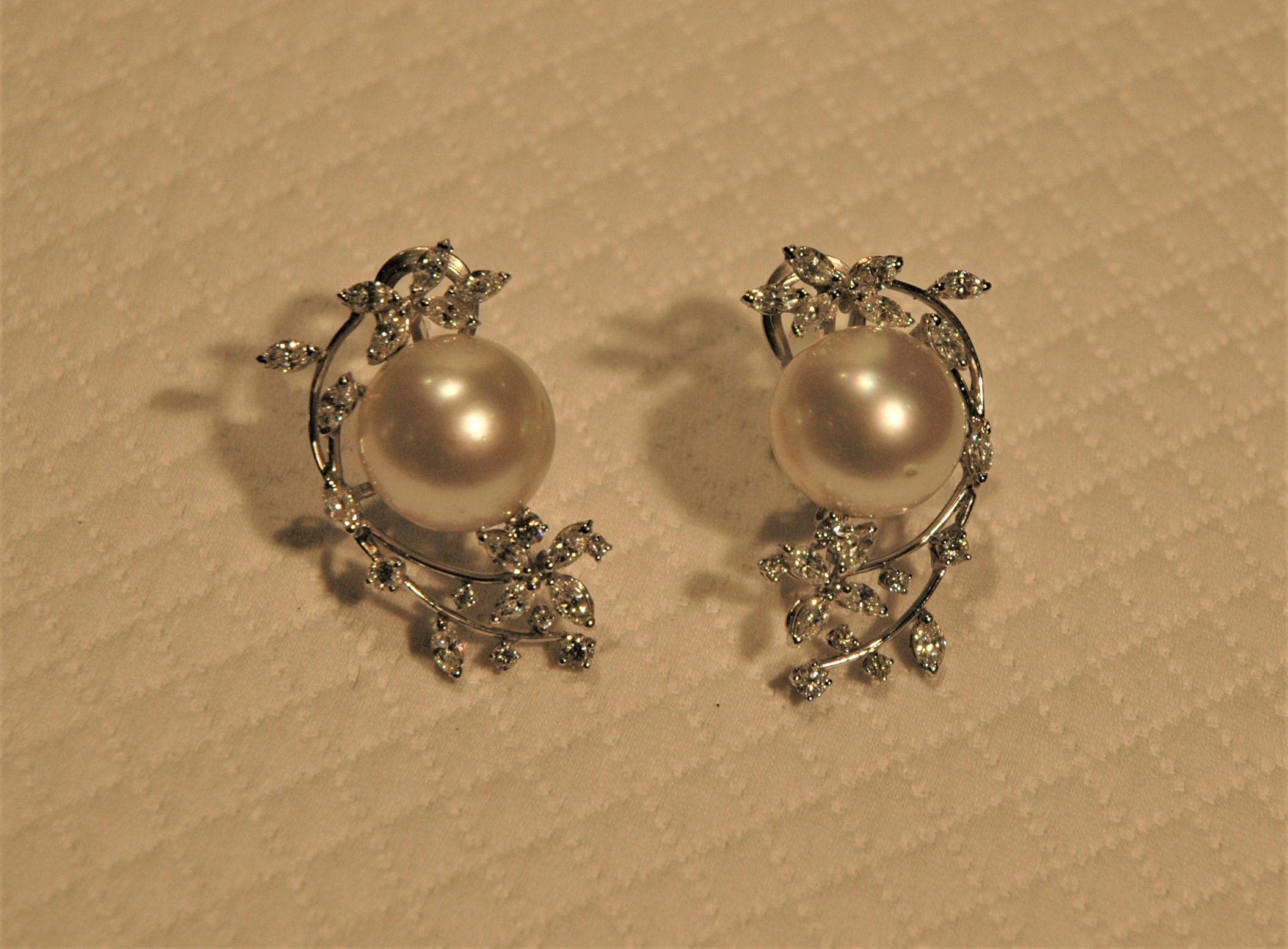 Stud Earrings 18 Kt White Gold, 2.89 Carats Diamonds and White Australian Pearls In New Condition For Sale In BARI, IT