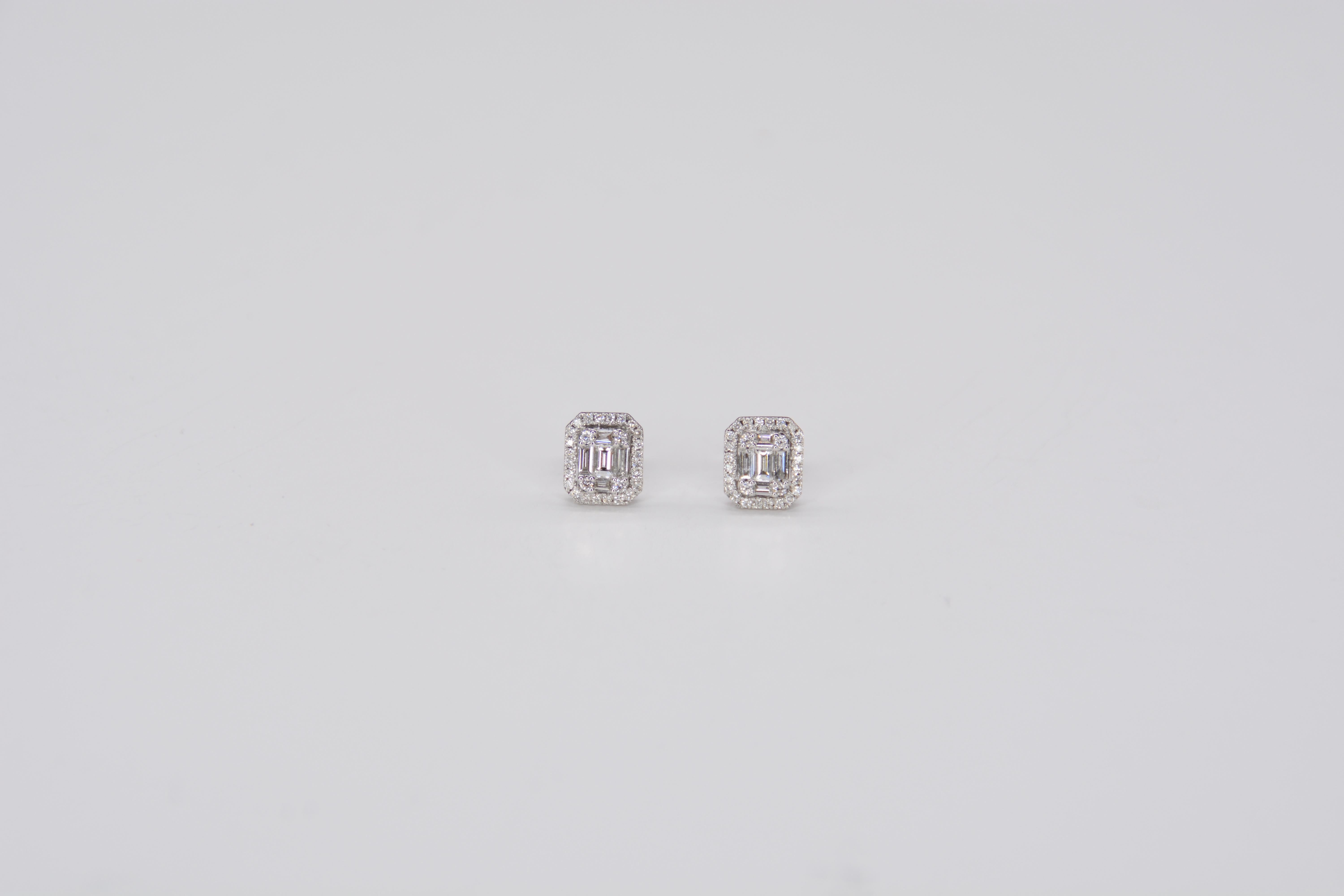 Stud Earrings Diamond Emerald Cut 

Beautiful pair of stud earrings blend elegance and rounding. Composed of 56 diamonds, these earrings combine emerald cut diamonds as well as brilliant cut diamonds. Their brilliance is multiplied to sparkle in