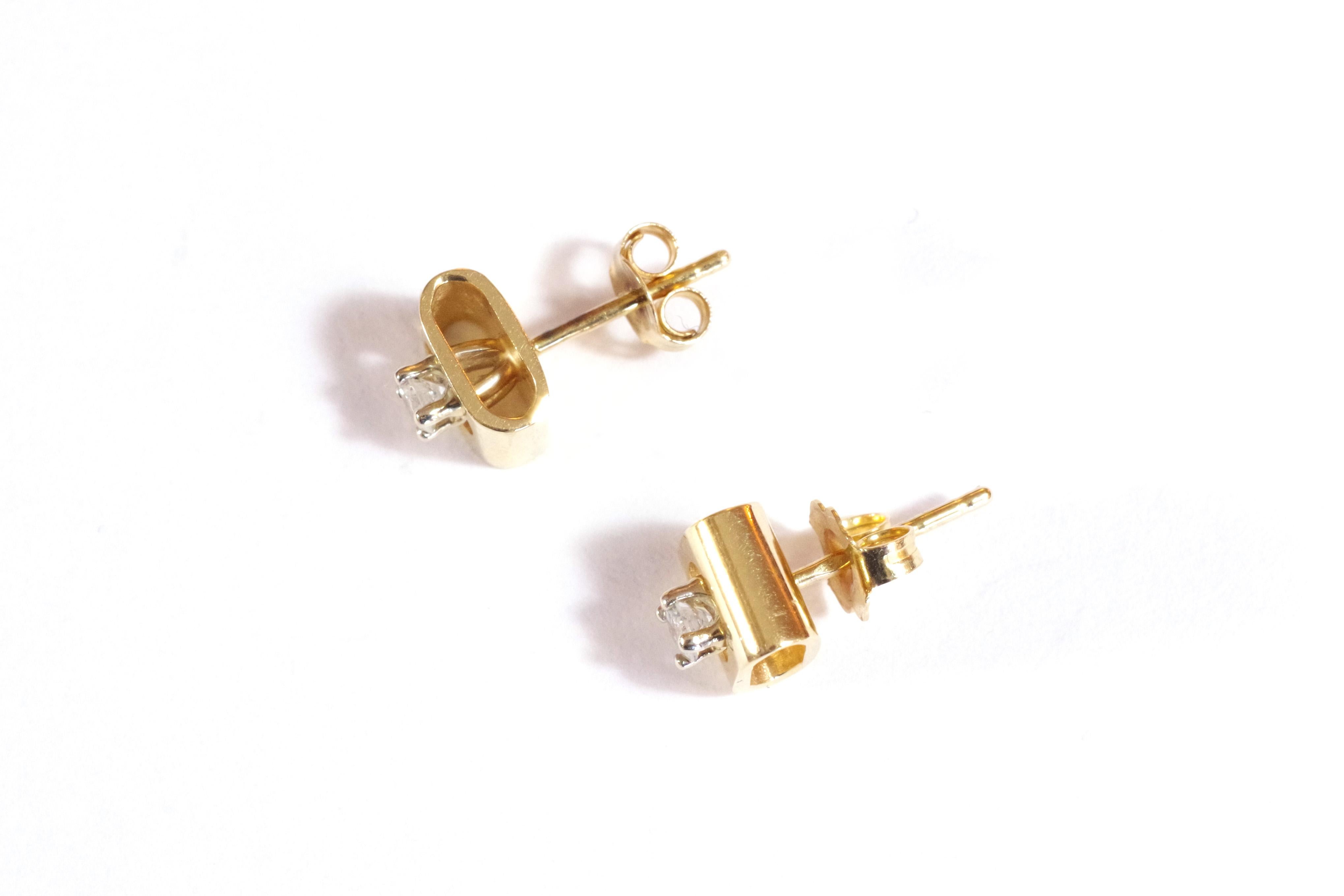 Contemporary Stud Earrings Diamonds in Yellow Gold 14 Karat For Sale