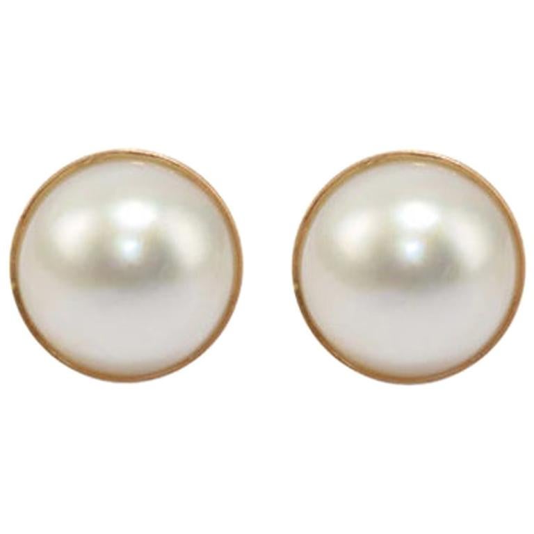 Stud Earrings in 18 Karat Gold and Mabe Pearls For Sale