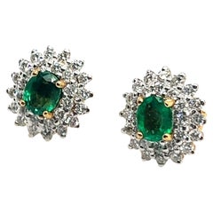 Pendientes con Esmeraldas y Diamantes en Oro Amarillo de 18 Kilates