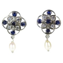 Clous d'oreilles en saphirs bleus naturels et perles de riz