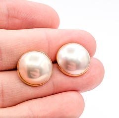 Stud Mabe Pearl Earrings in 18k Yellow Gold