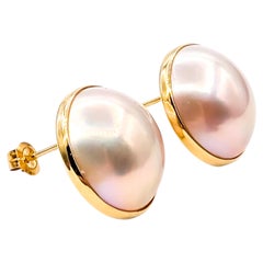 Stud Mabe Pearl Earrings in 18k Yellow Gold