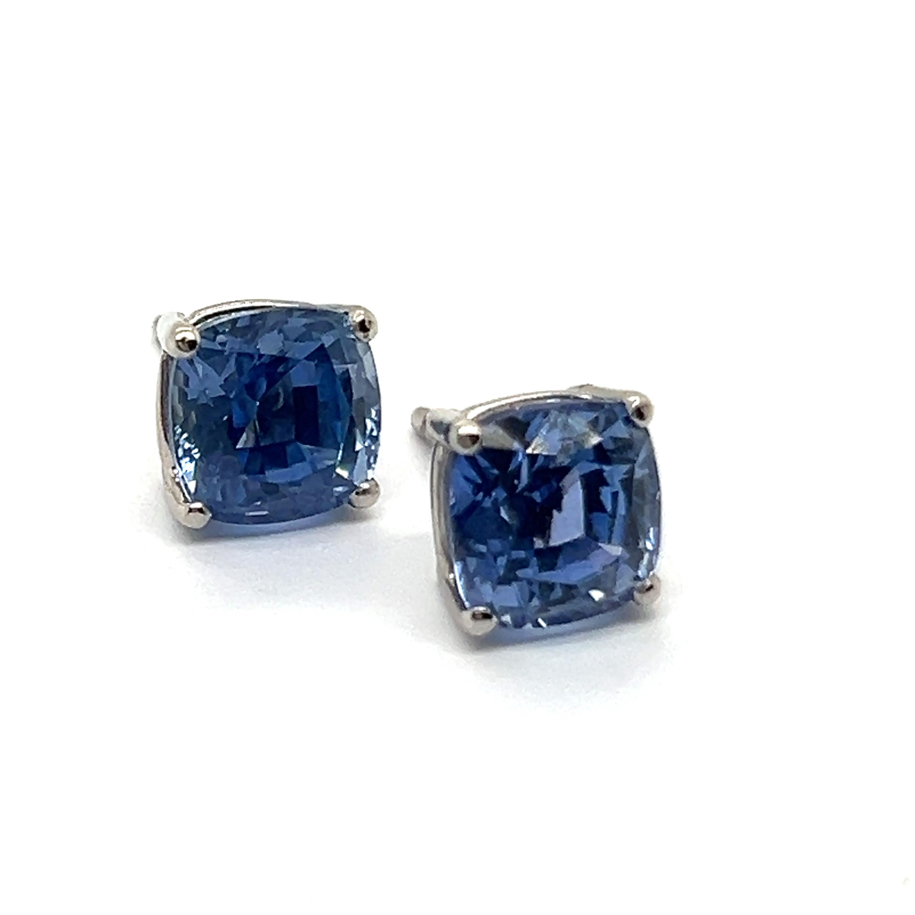 Cushion Cut Studd Earrings with unheated Sapphires in 18 Karat White Gold For Sale