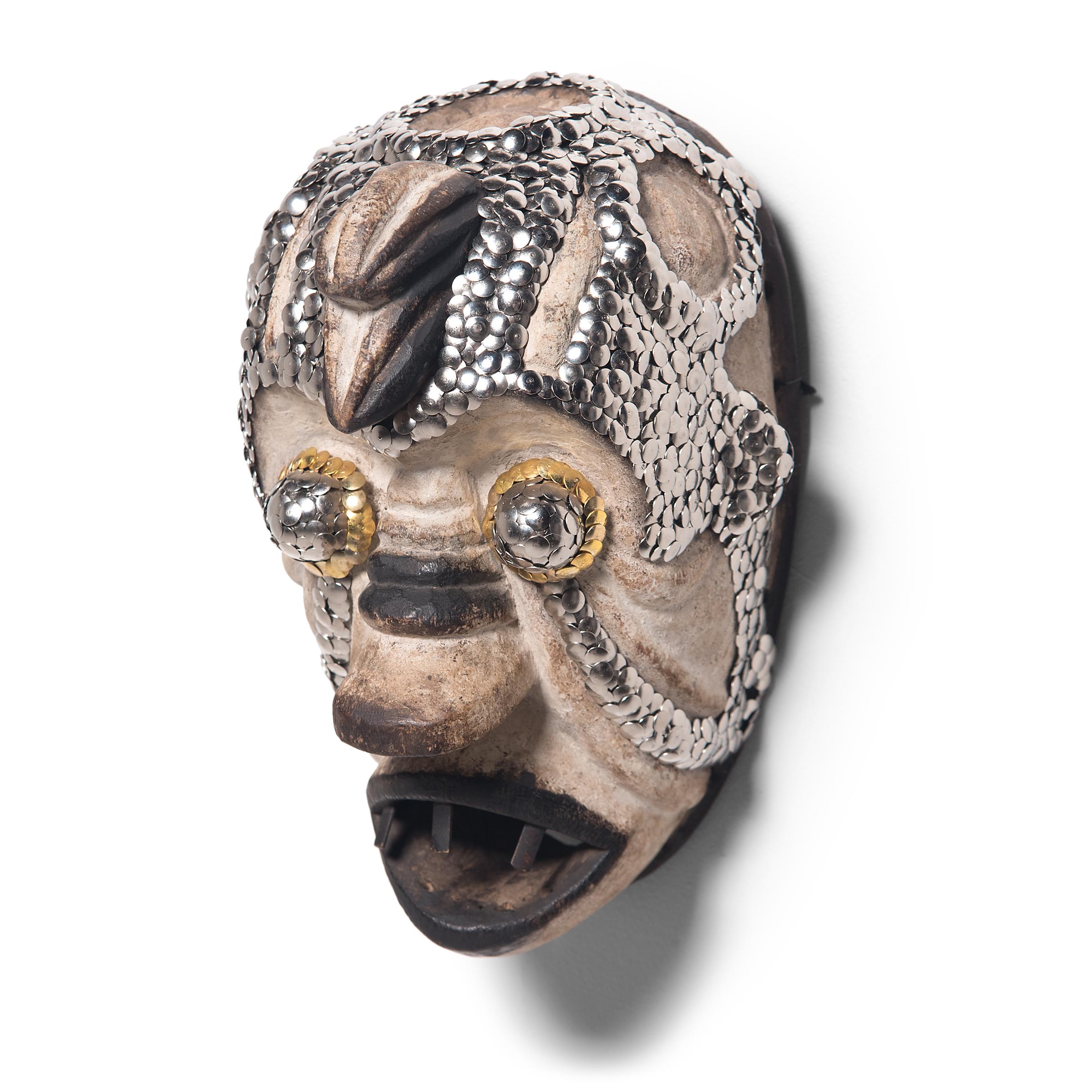 Tribal Masque africain clouté par Brian Stanziale en vente