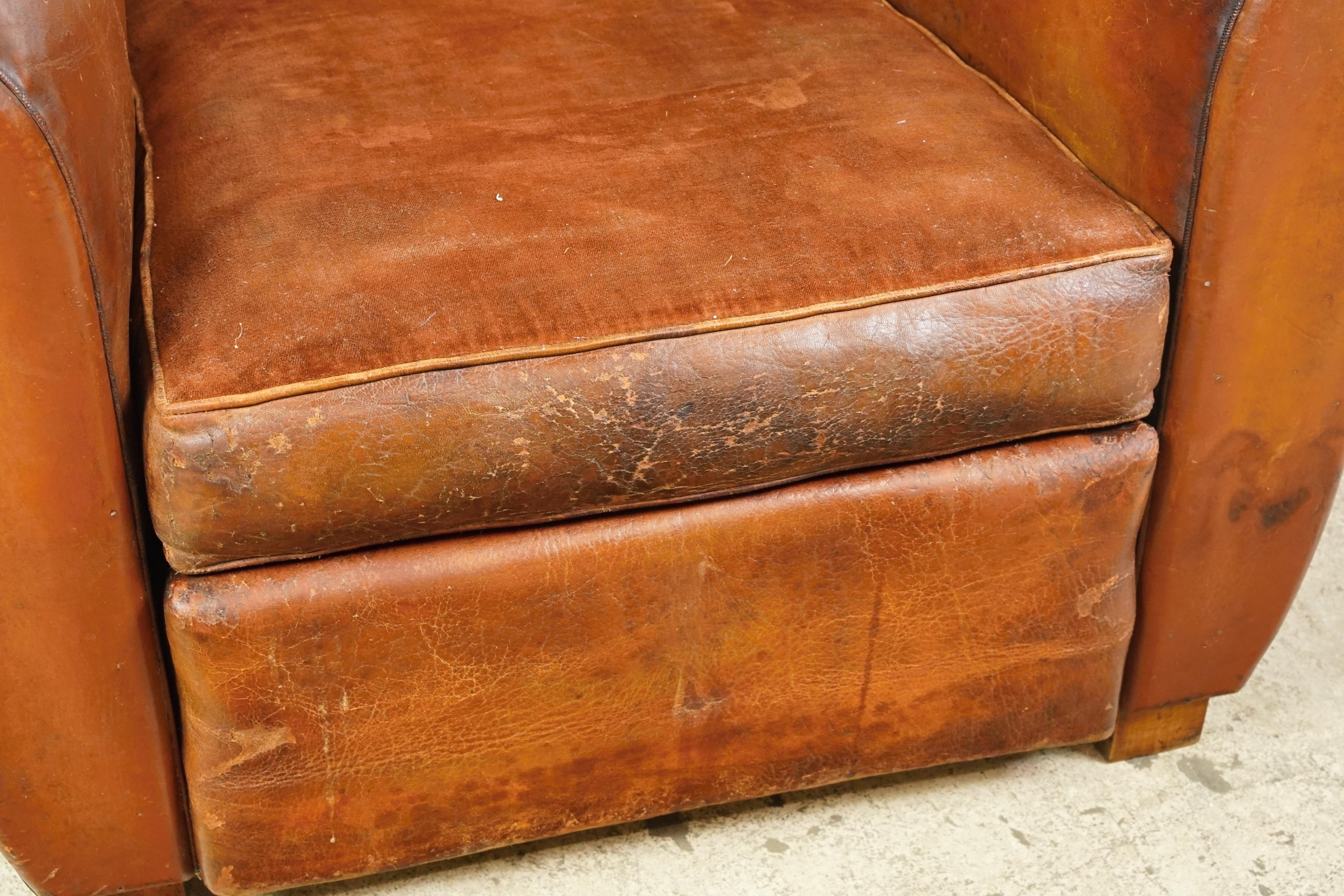 Studded Back Brown Leather European Club Chair In Good Condition For Sale In New York, NY