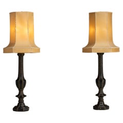 Lampes de table en cuir clouté avec abat-jour en résine, Italie vers 1930