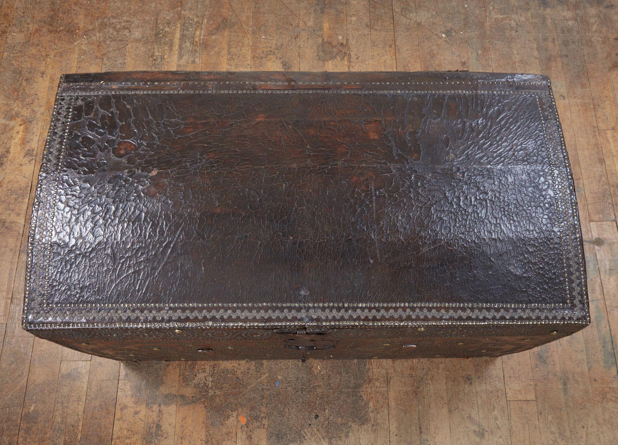 Studded Leather Travel Chest In Good Condition For Sale In Greenwich, CT