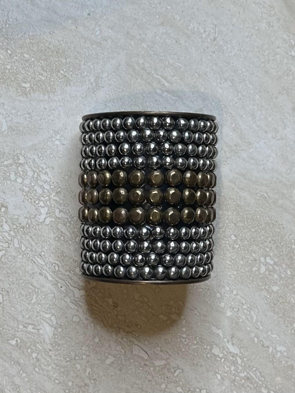 Braccialetto vintage in ottone e argento con borchie Boho In condizioni buone in vendita a Lake Worth Beach, FL