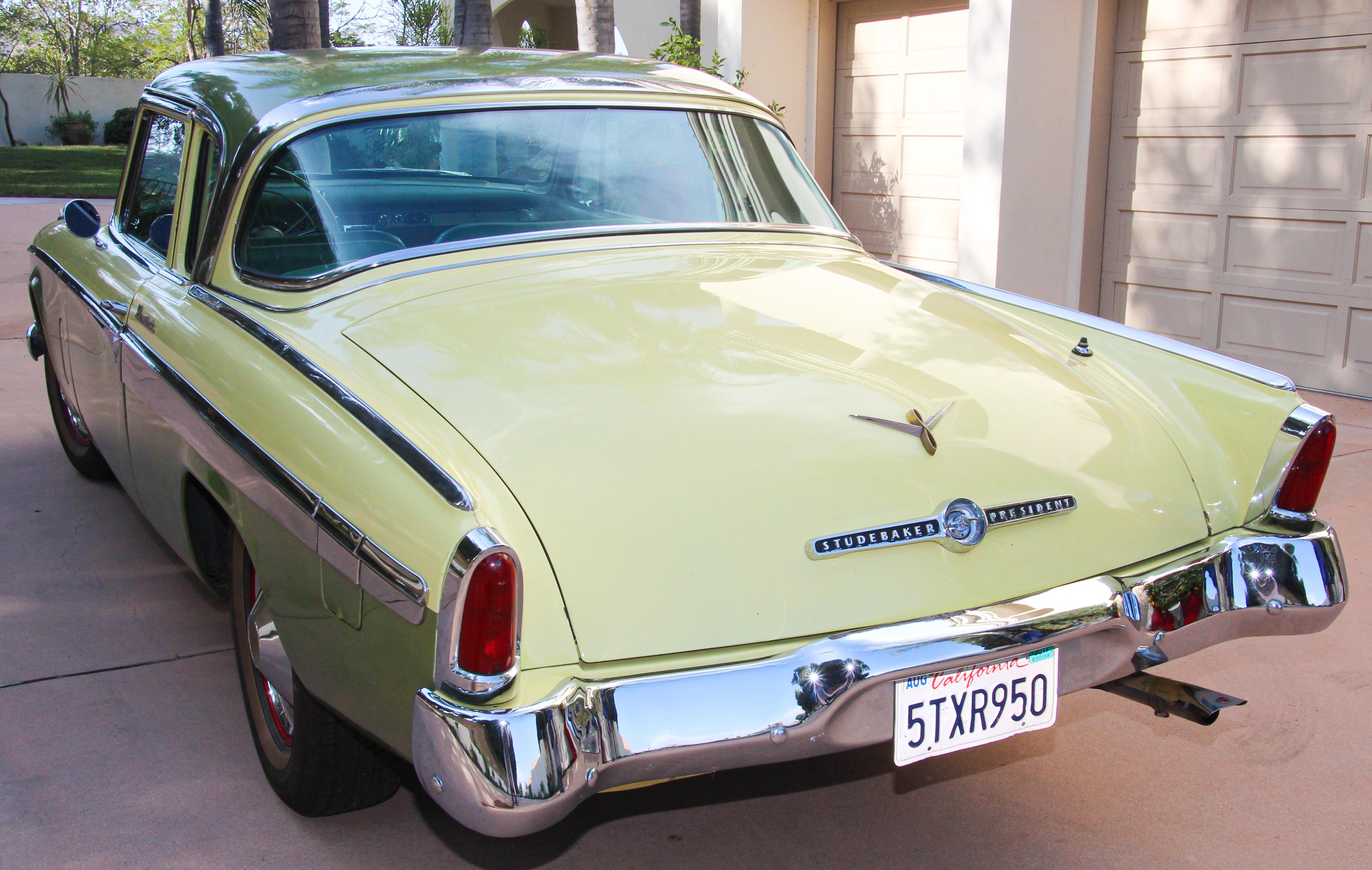 Studebaker President 1955, Collector Car Yellow and Lime Green In Good Condition For Sale In North Hollywood, CA