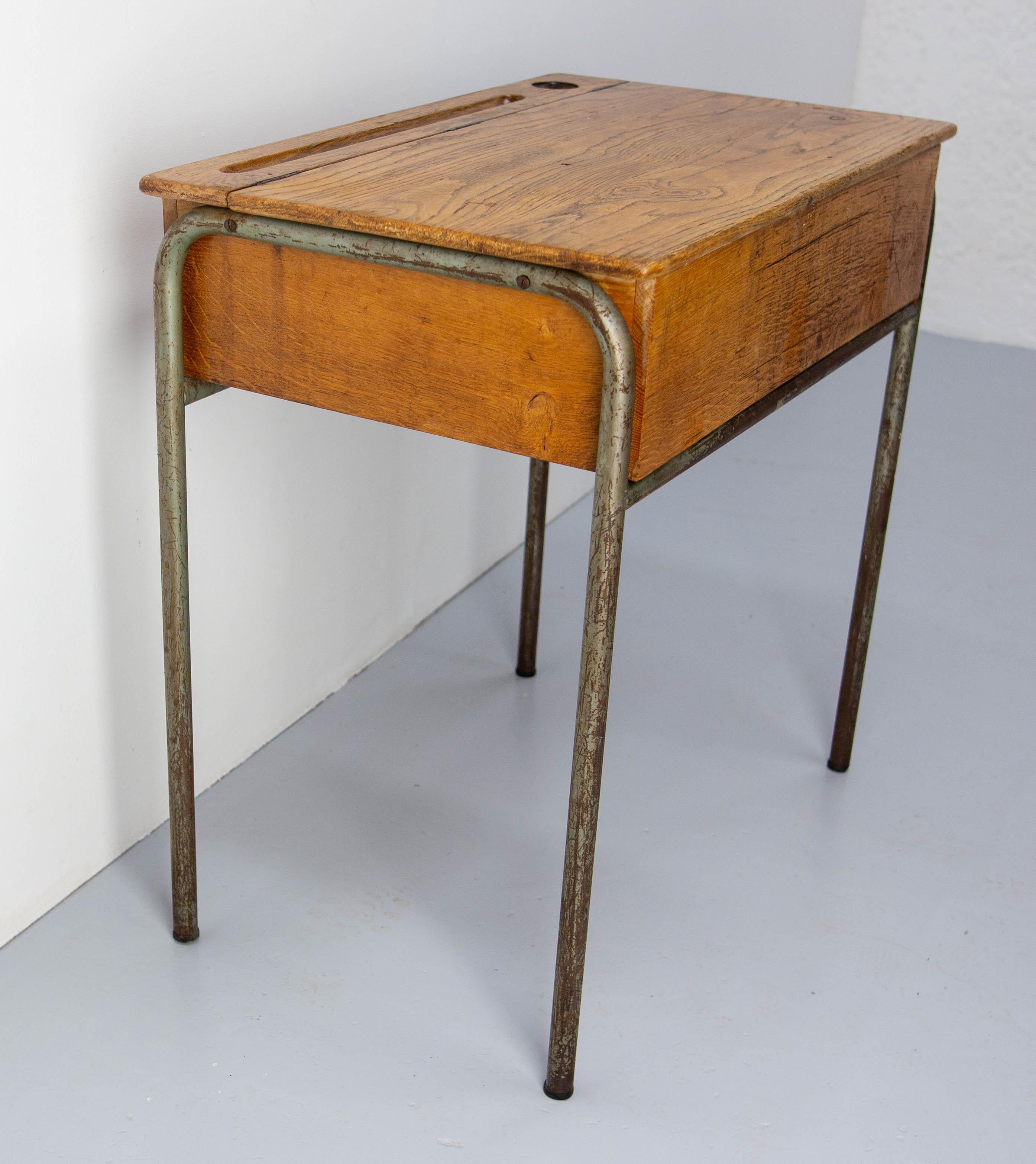 Student Oak & Iron Writing Table Slant Top Desk France, Mid 20th C In Good Condition For Sale In Labrit, Landes