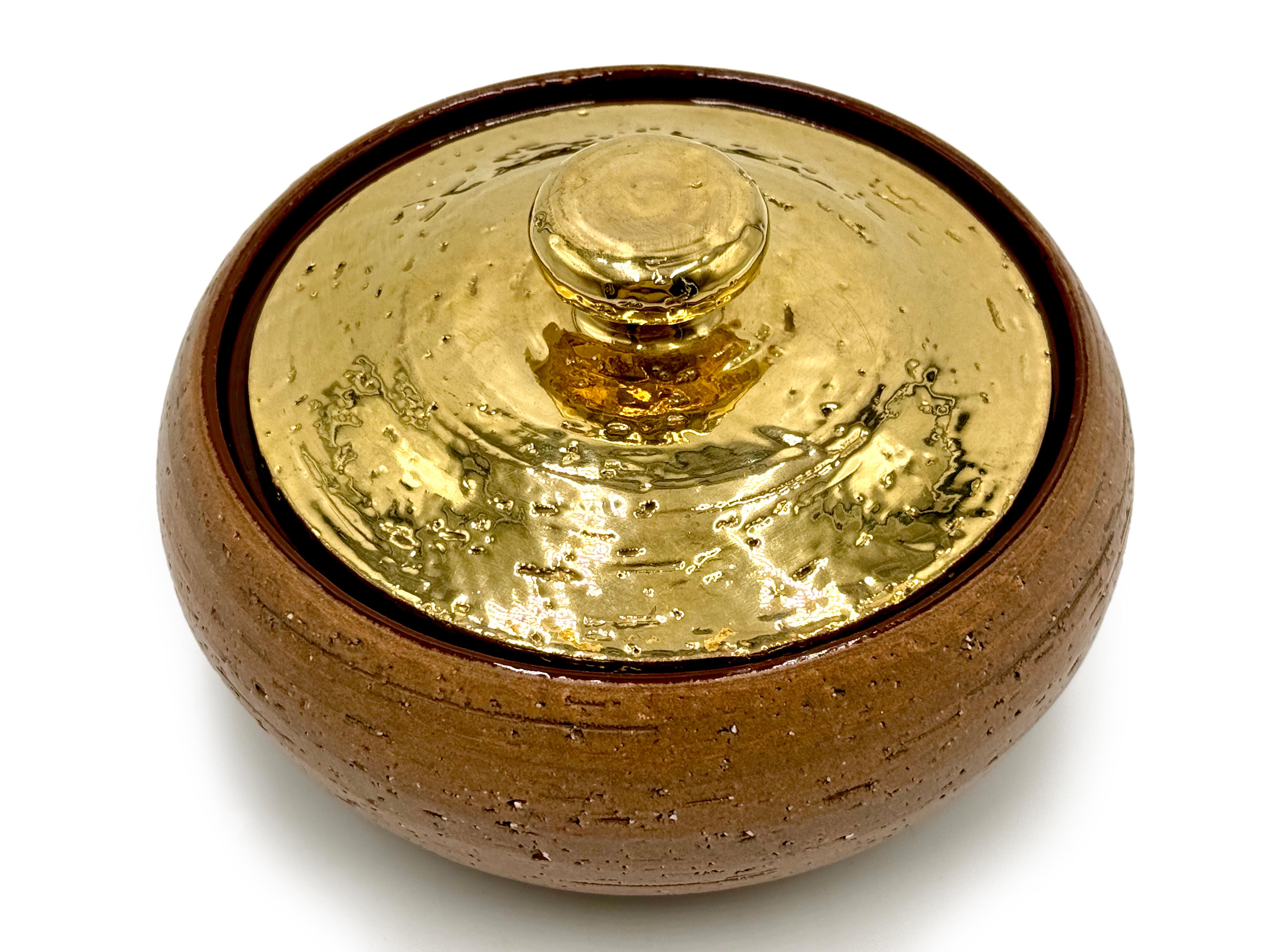 Studio 4 were a manufacturer of Italian ceramics, based outside of Monteluppo, Italy. The company was established in 1972 by a group ex-employees the well-known ceramic manufacturer, Bitossi.

Whilst the company produced their own range of wonderful