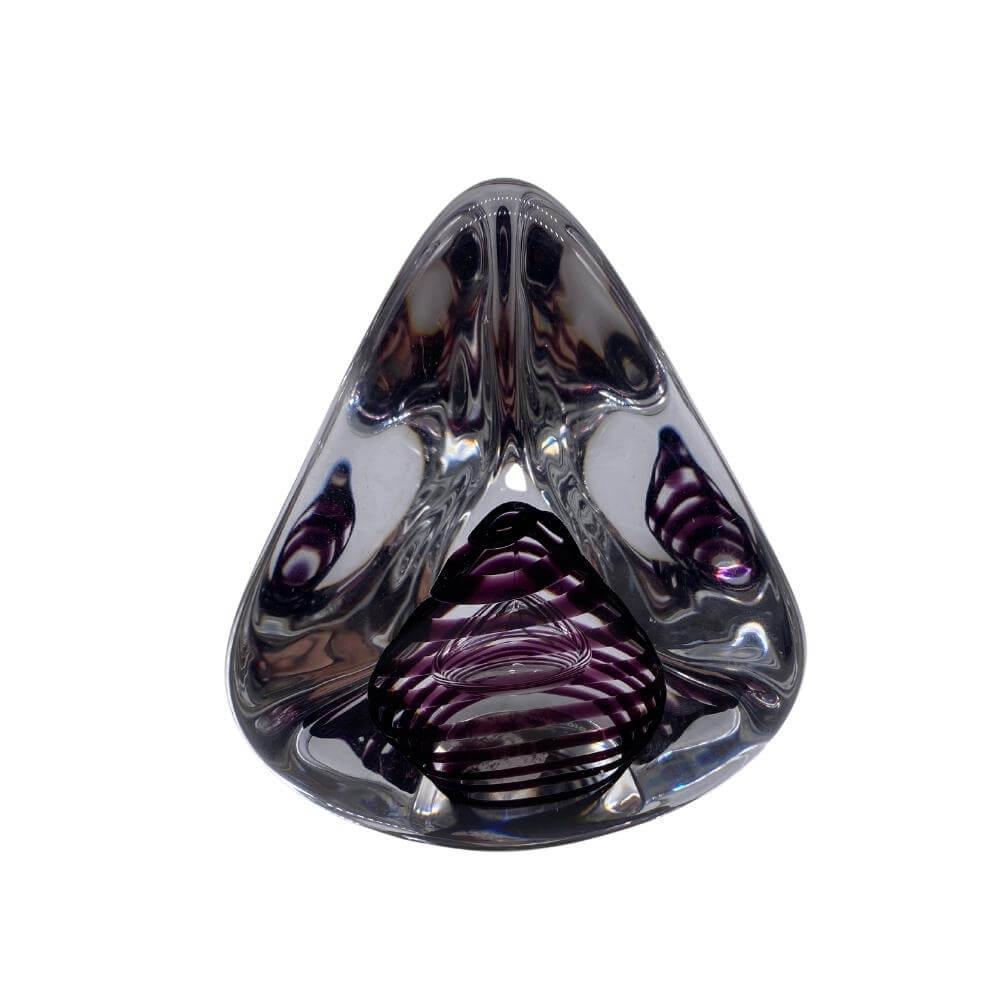 Studio Aarhus (Åhus) purple design paperweight. Swedish design glass, a great gift.
This superb and highly skilled work of Swedish design is a sculpted Op Art art glass. This particular piece bears vivid threads of vermilion purple, the visual