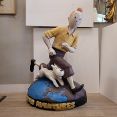 STUDIO ADVENTURES gelb blau Tintin und Struppi laufen um die Weltkarte 90