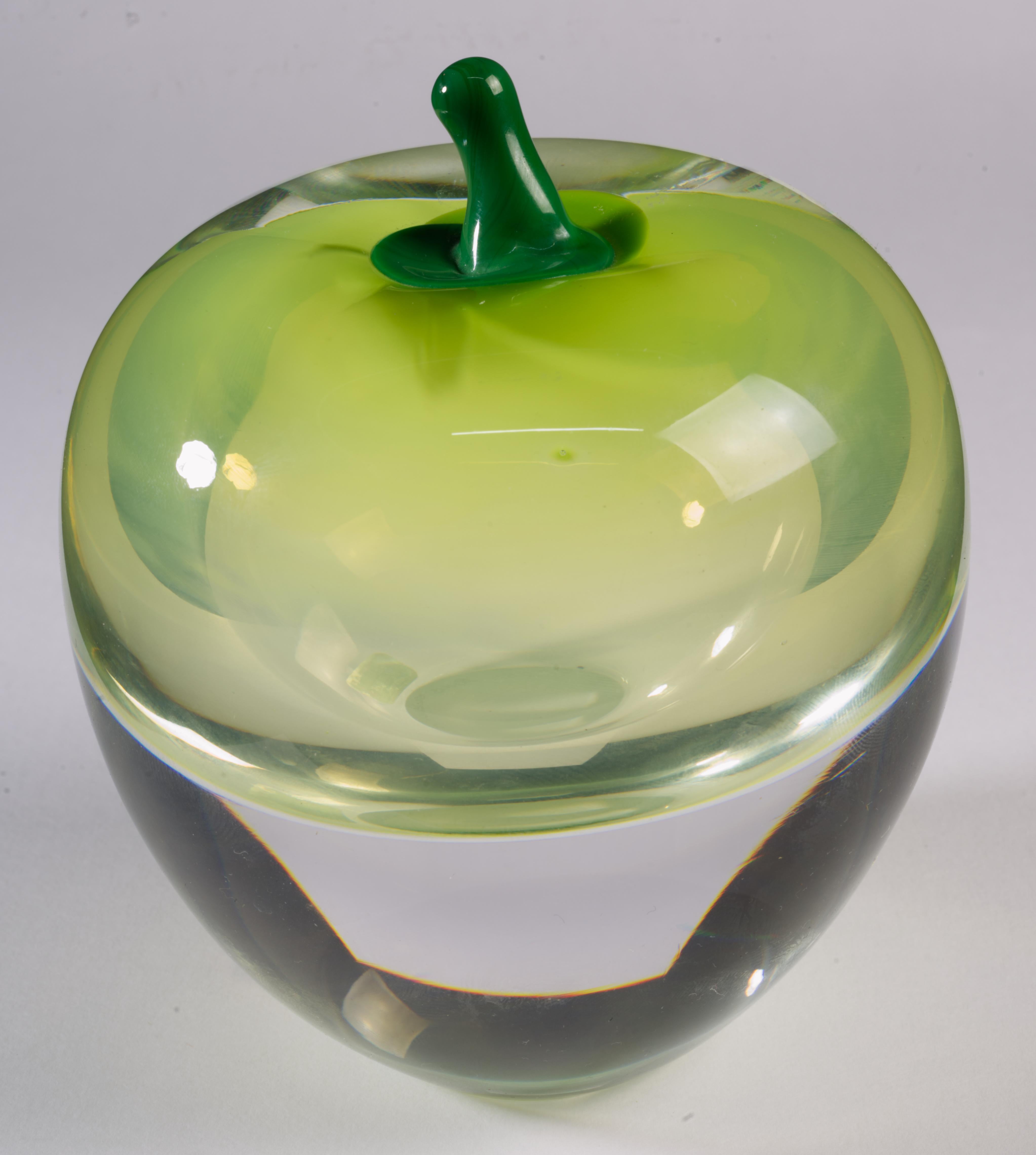 Studio Åhus Sommerso Art Glass Green Apple Hanne Dreutler and Arthur Zirnsack Sweden Bon état - En vente à Clifton Springs, NY