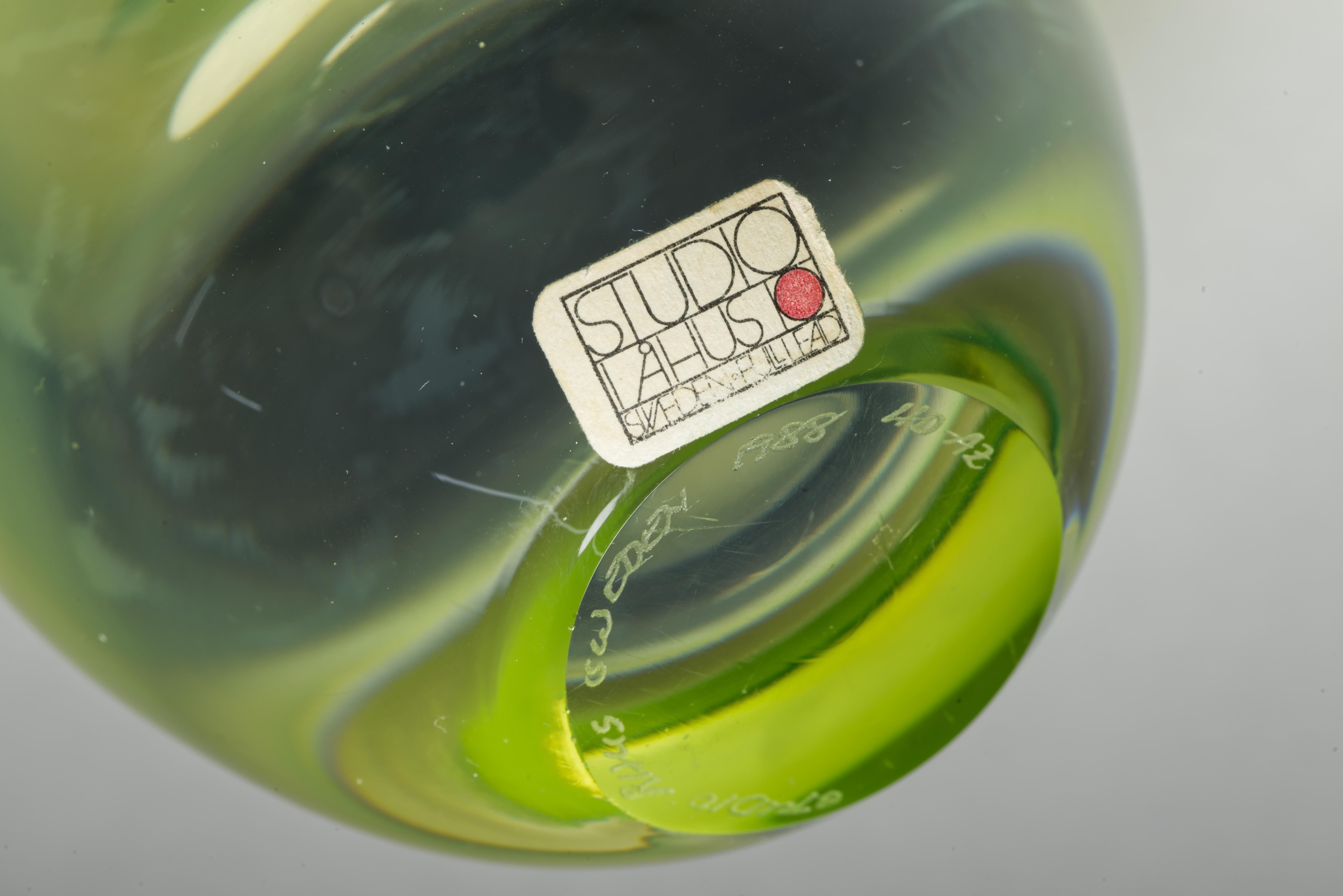 Studio Åhus Sommerso Art Glass Green Apple Hanne Dreutler Arthur Zirnsack Sweden In Good Condition In Clifton Springs, NY