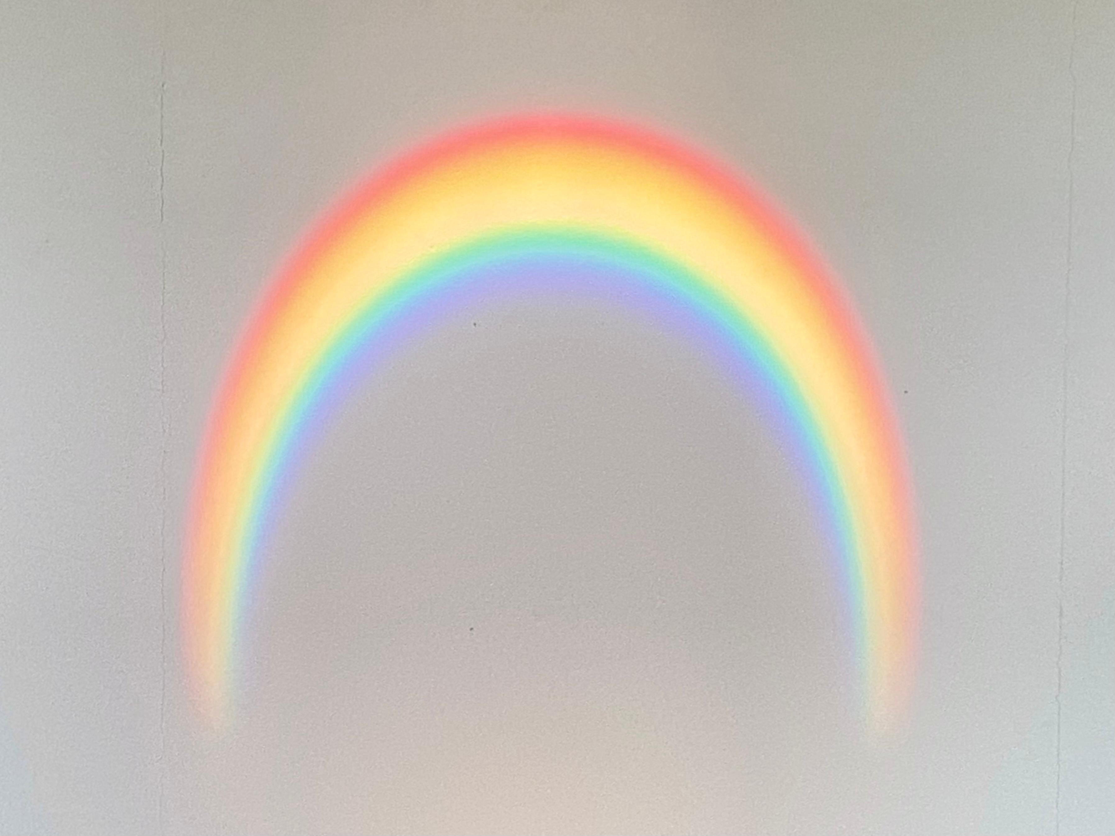 Studio Alchimia Arc-en-ciel Regenbogen-Lampe, entworfen von Andrea Bellosi, weißer Marmor (Emailliert) im Angebot