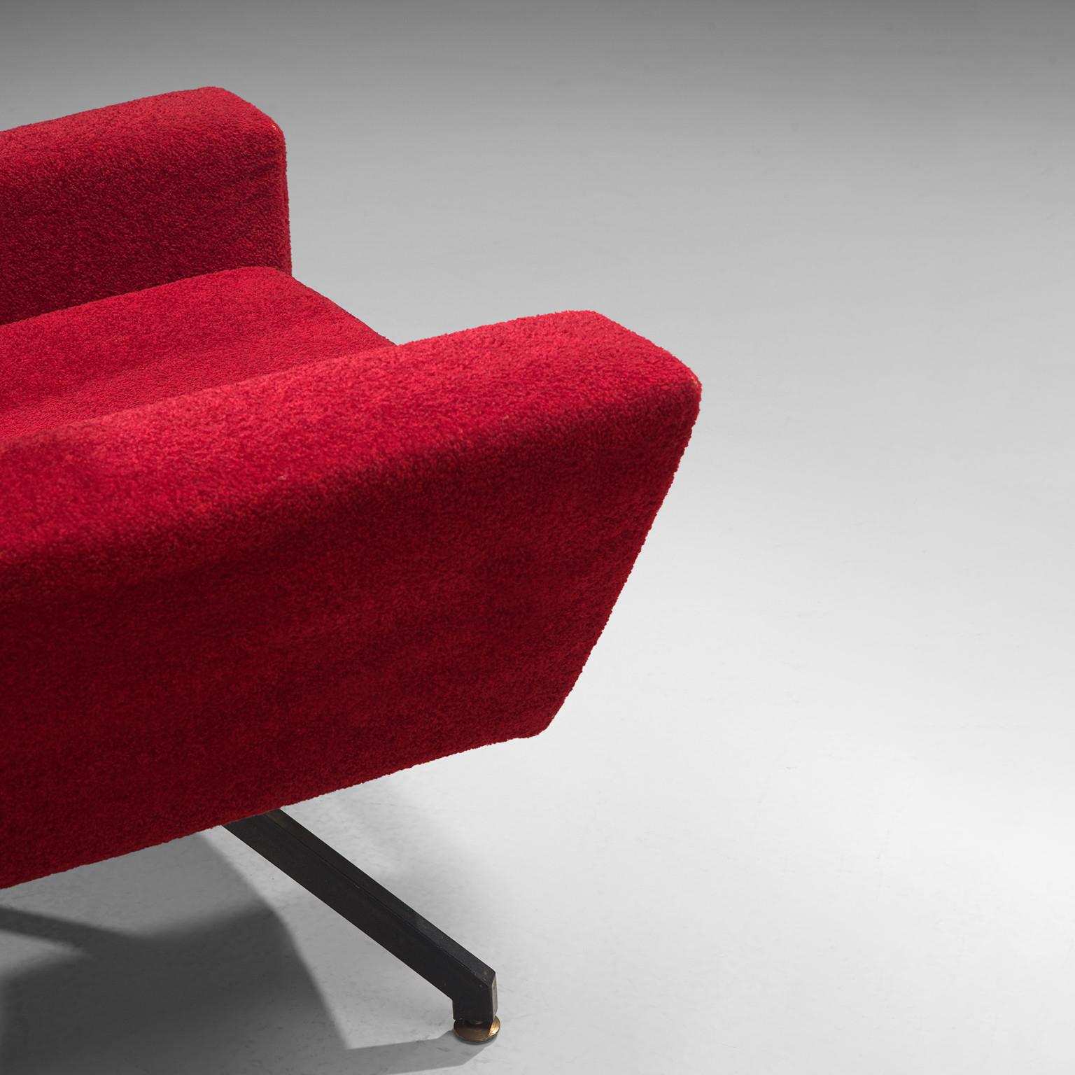 Studio APA für Lenzi Ein Paar Loungesessel mit roter Polsterung  (Metall) im Angebot