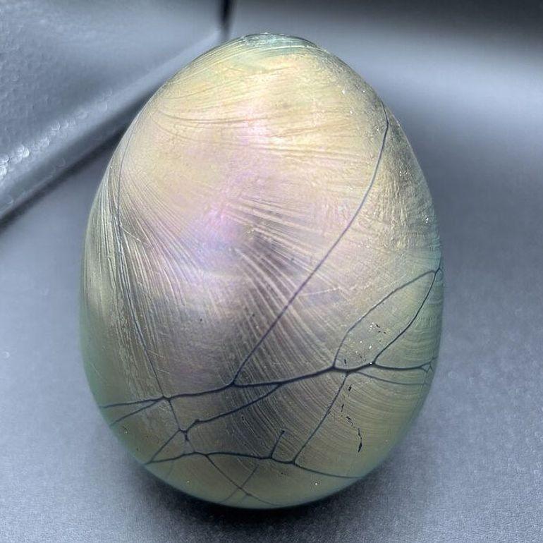 Studio Art Glas Iridescent Egg Paperweight Signed Maslach 1979 For Sale 2
