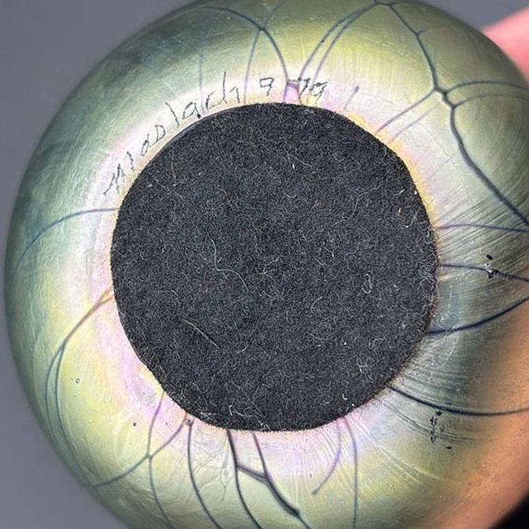 Studio Art Glas Iridescent Egg Paperweight Signed Maslach 1979 For Sale 3