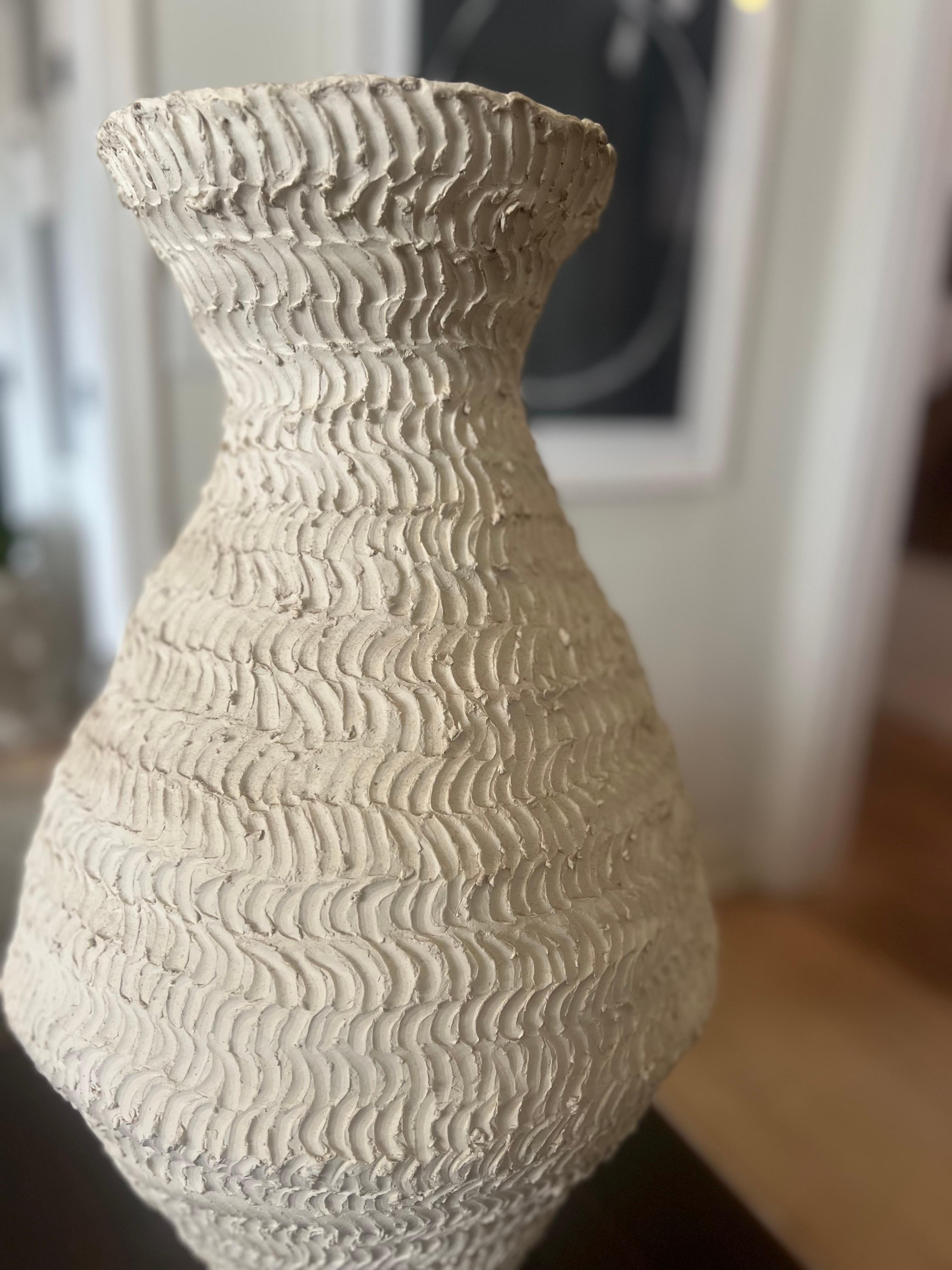 Studio A Large White Pottery in vendita 1