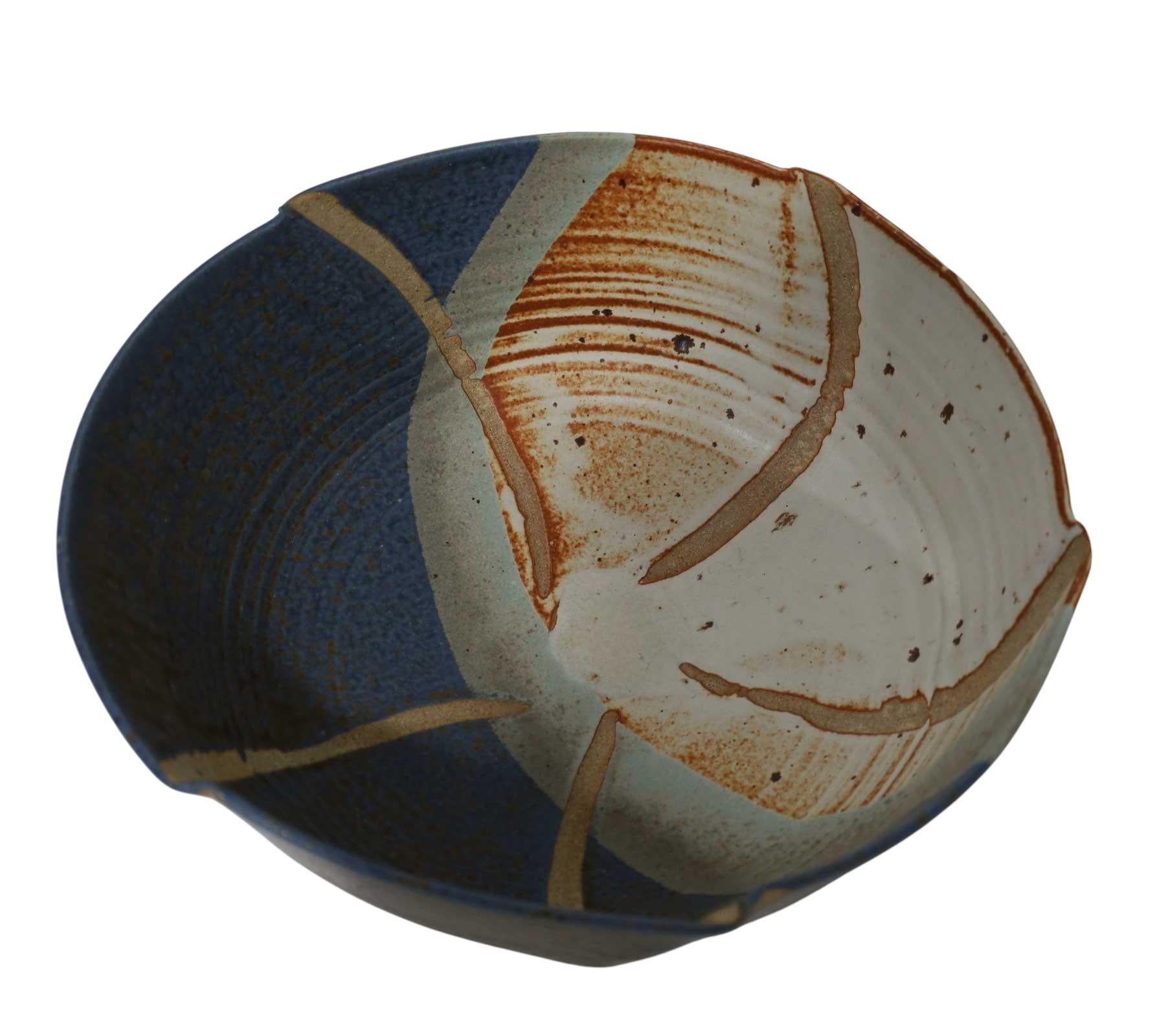 Studio Art Pottery Bowl, Signed In Good Condition For Sale In Dallas, TX