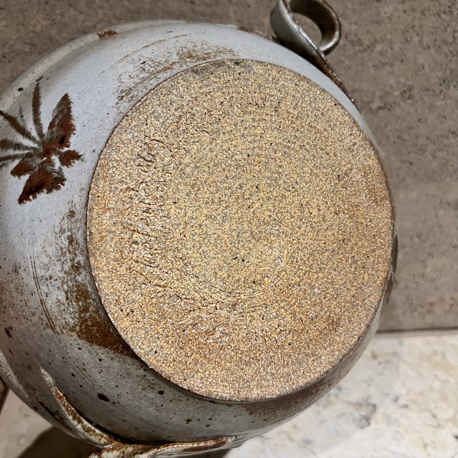 Studio Art Pottery Casserole Steinguttopf mit Deckel, signiert im Angebot 3