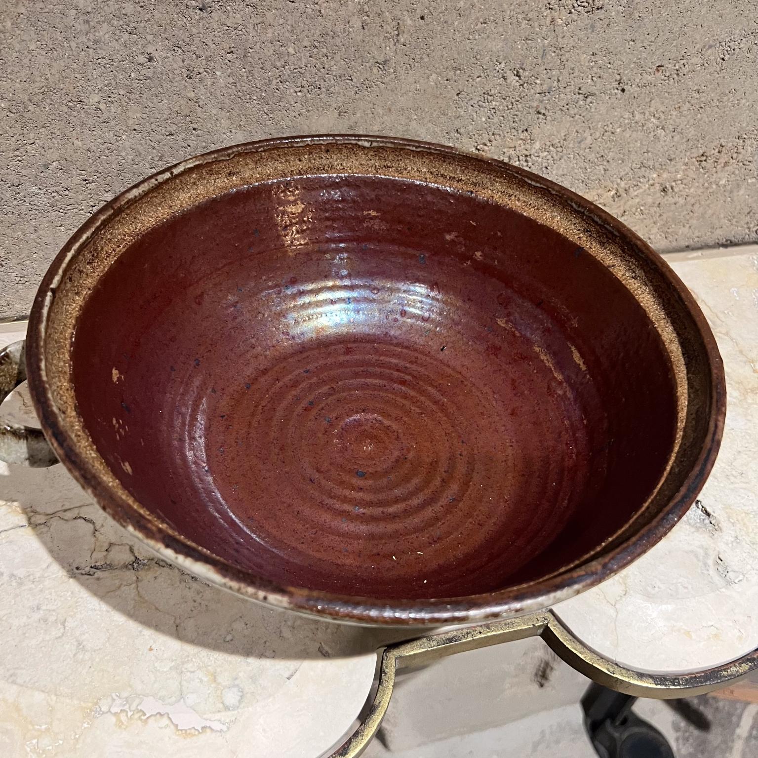 Studio Art Pottery Casserole Steinguttopf mit Deckel, signiert im Angebot 1