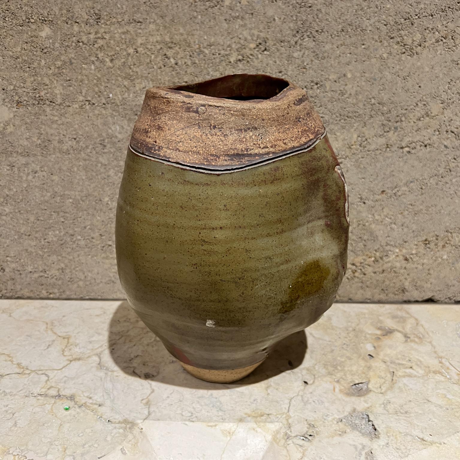 Studio Art Pottery Vaso in terracotta testurizzato Vaso in vendita 1