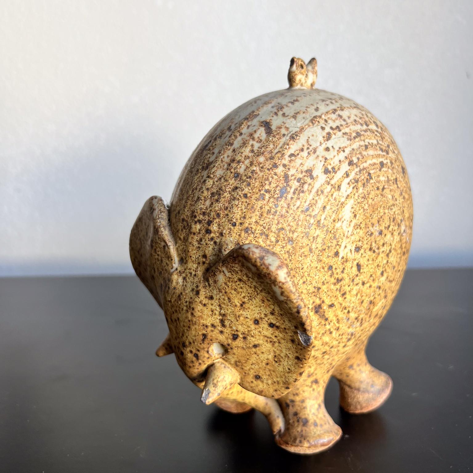 Studio Pottery 1960 in gres con elefante e uccellino In condizioni buone in vendita a Chula Vista, CA